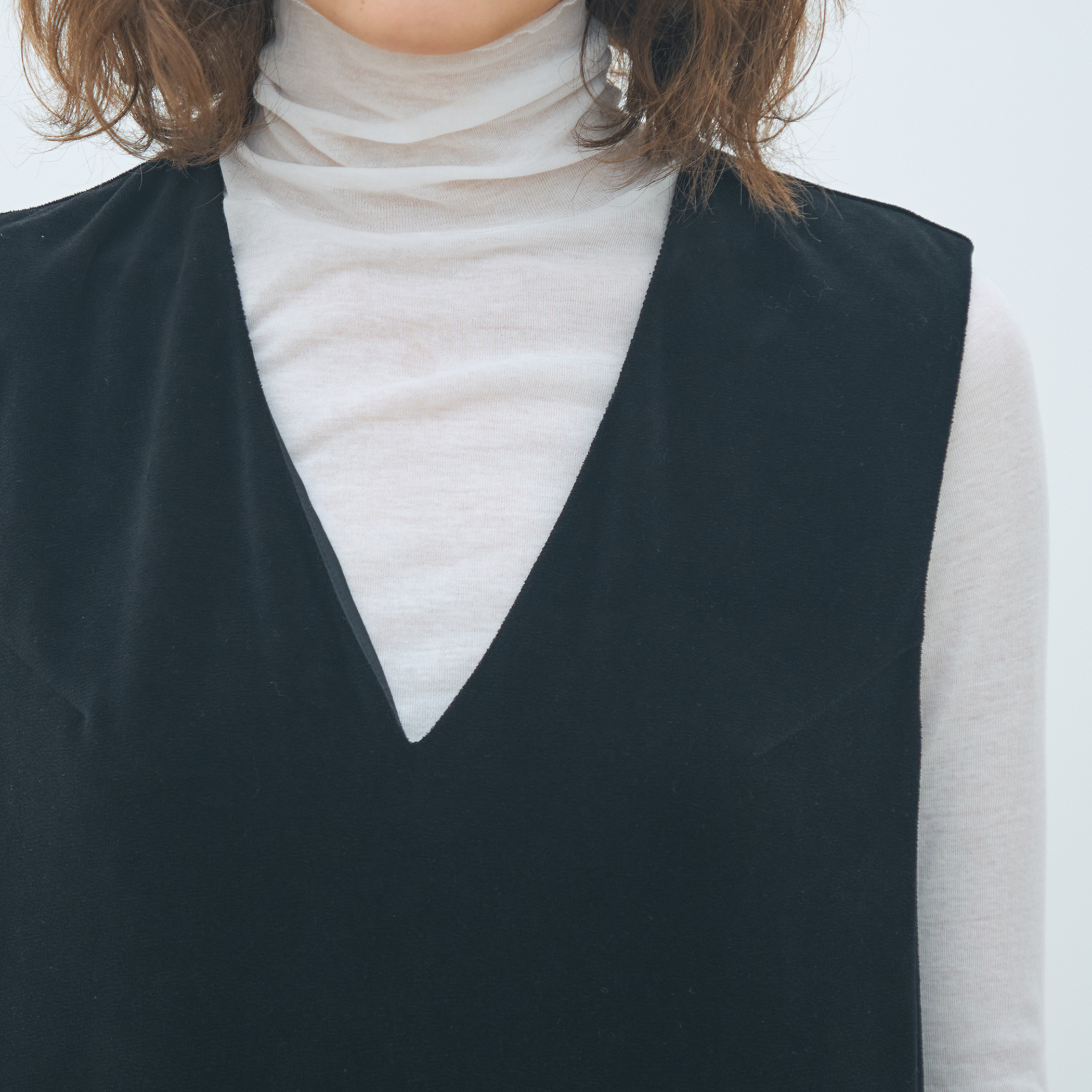 コットンポリエステルベロア Vネックワンピース｜トゥモローランド