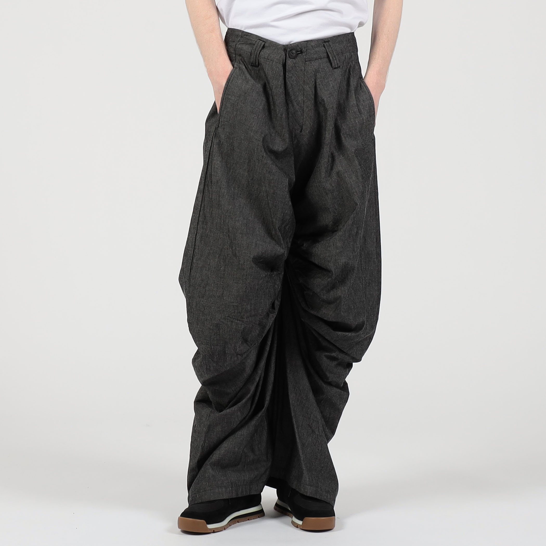 FUMITO GANRYU Draped chambray pants|トゥモローランド 公式通販 FUMITO GANRYU Draped chambray pants|トゥモローランド 公式通販