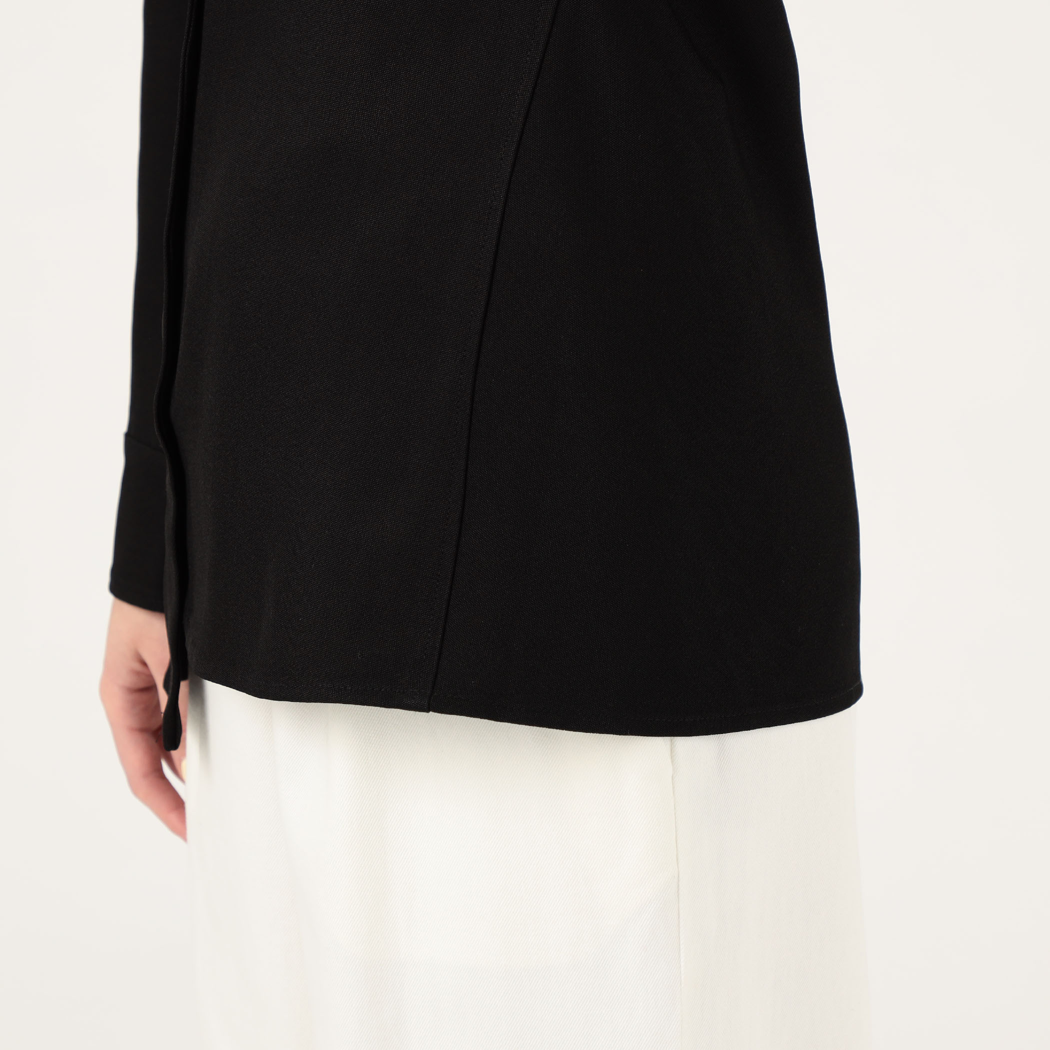 JACQUEMUS LA CHEMISE PABLO アシンメトリーシャツ｜トゥモローランド 