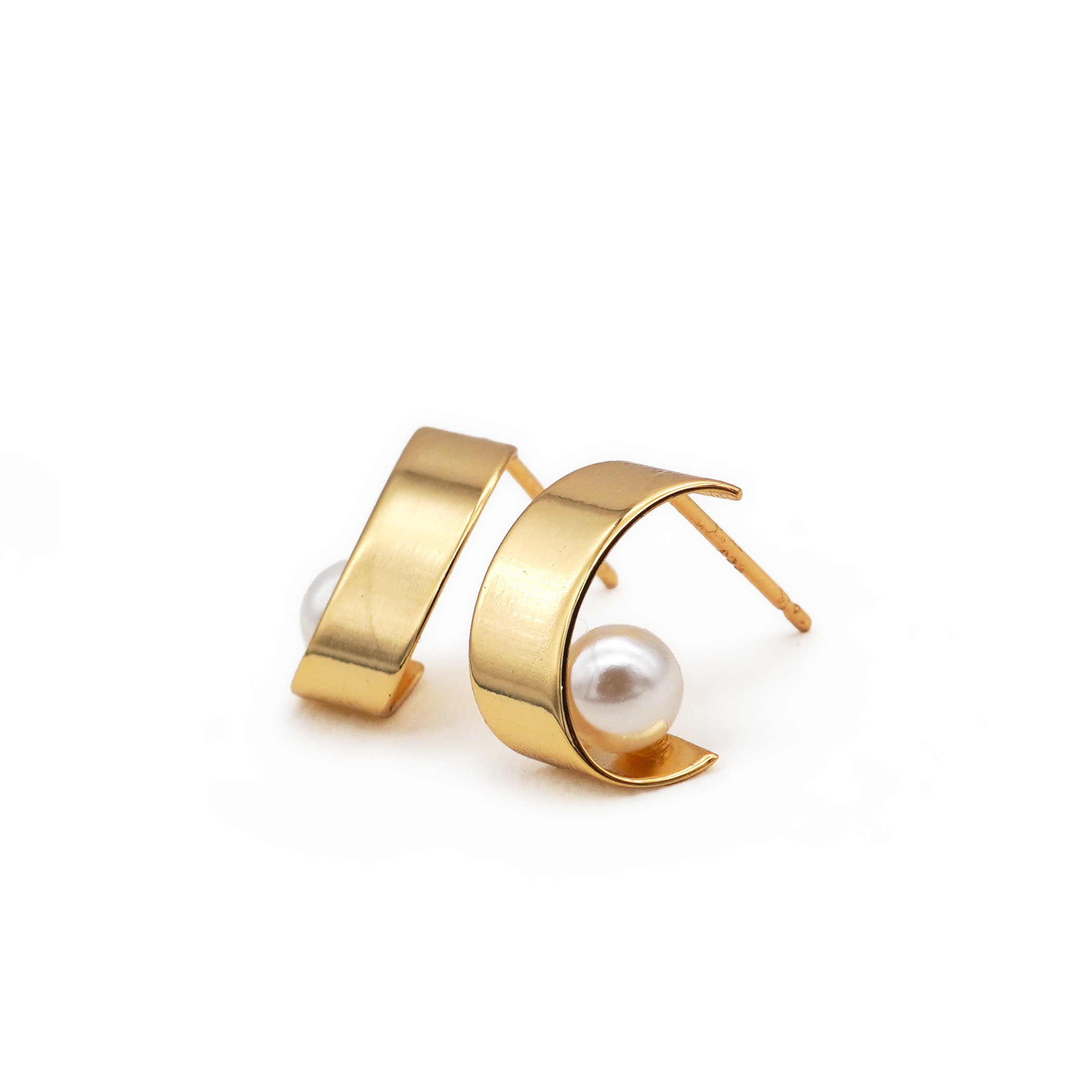 別注】januka ハーフフープ パールピアス｜トゥモローランド 公式サイト