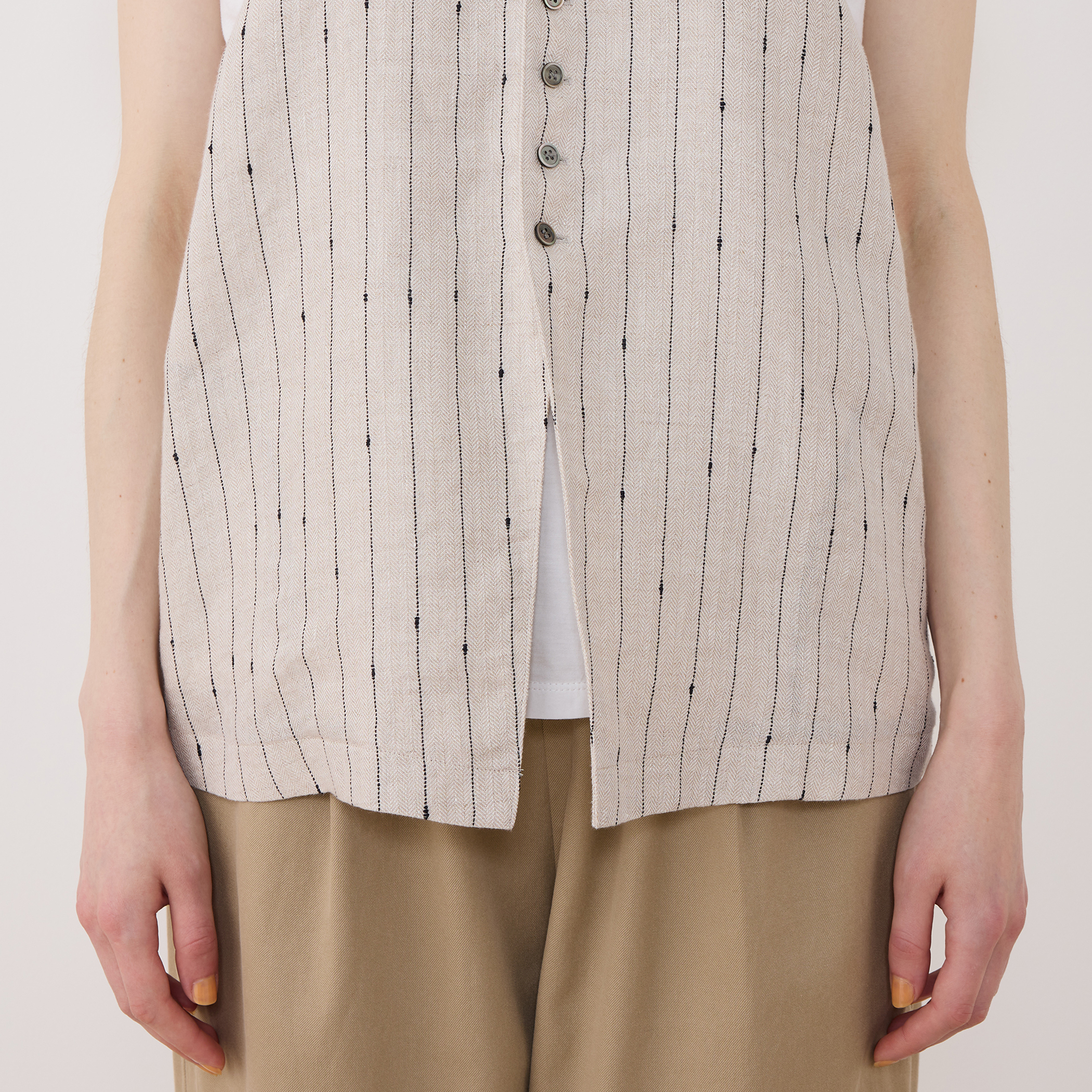 リネンシルクノットストライプ ネックバンドベスト｜トゥモローランド