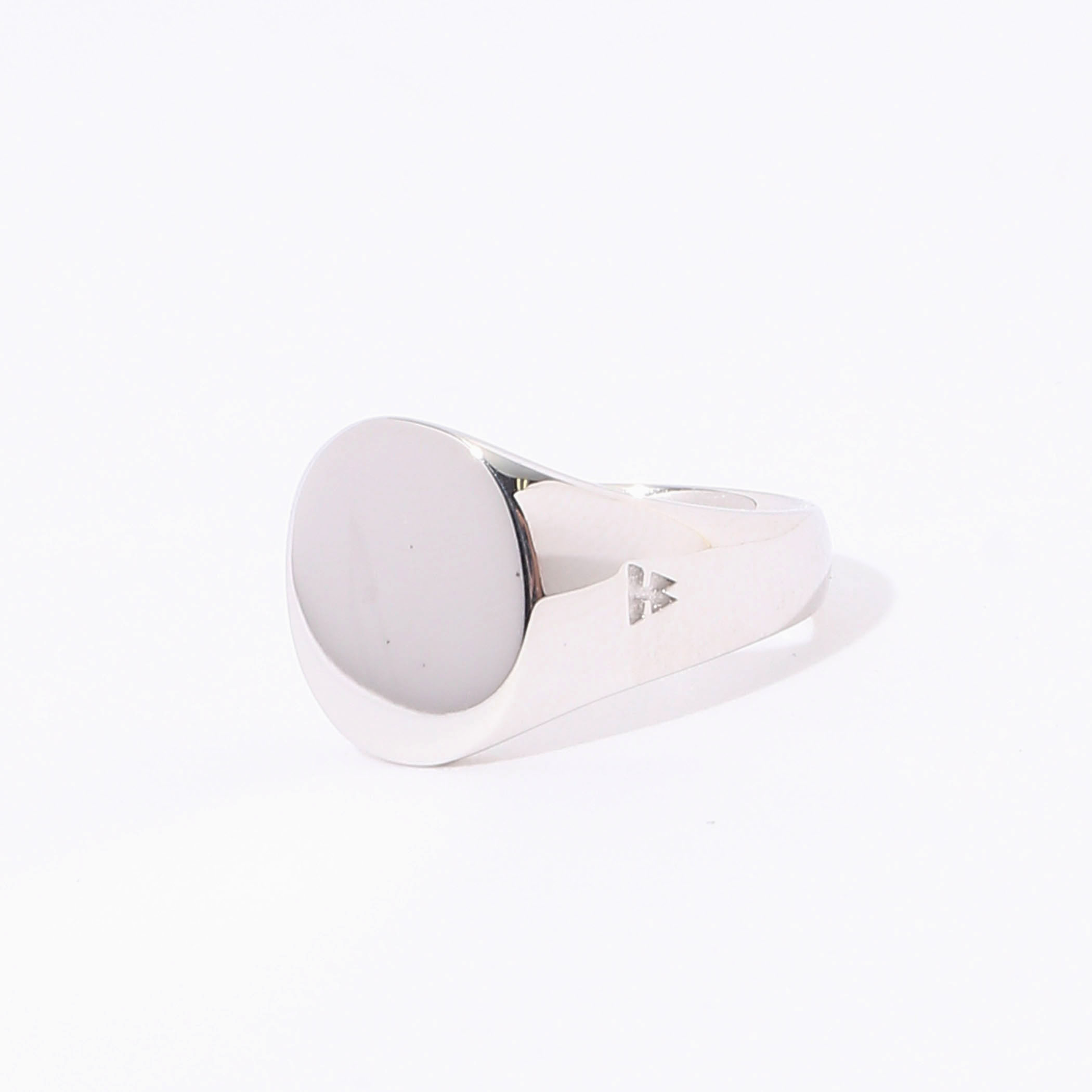Tom Wood ミニ シグネット オーバル リング 洗練デザイン Mini Signet Oval - Tom Wood Project Official Online Store
