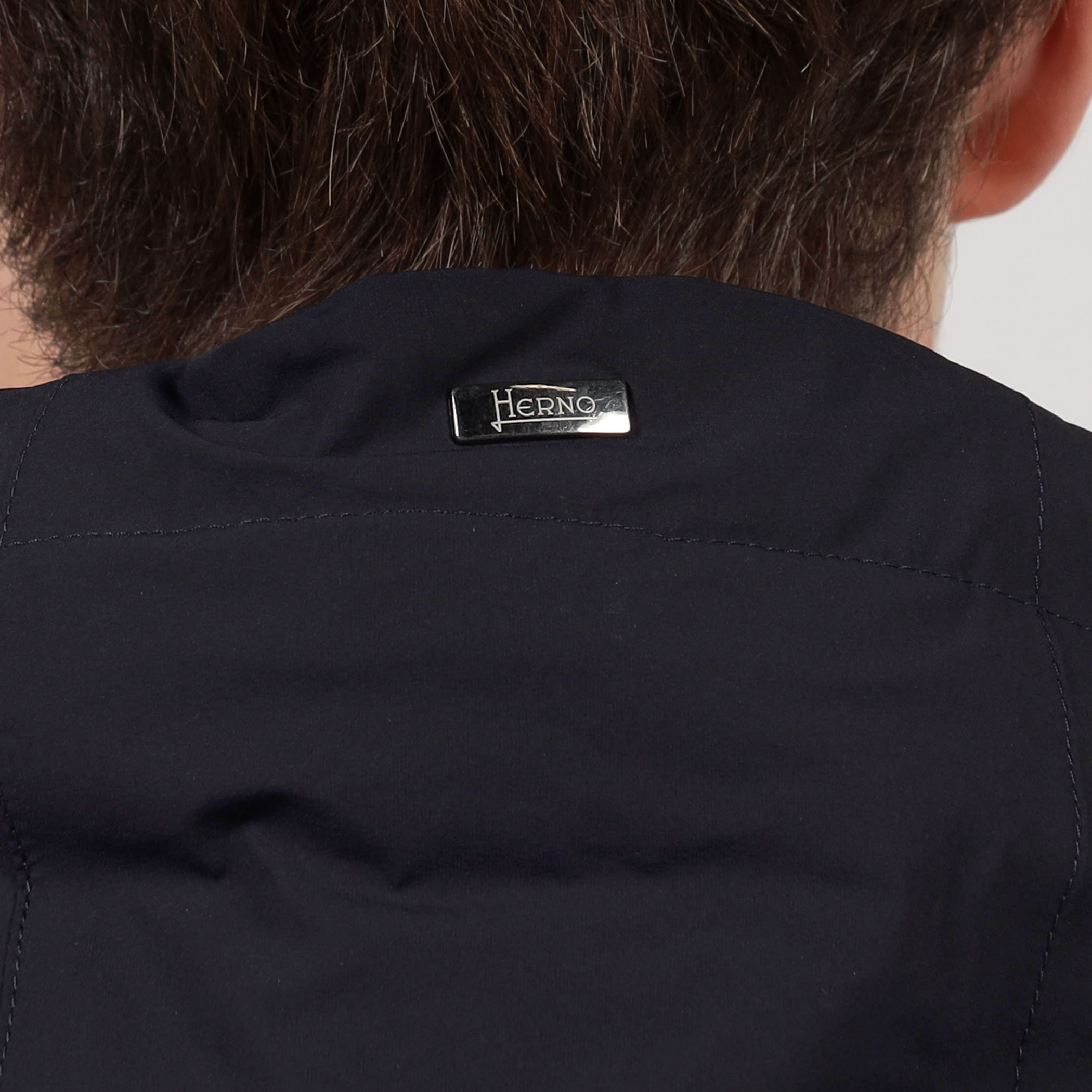 【ほぼ新品】HERNO Laminarストレッチマットナイロンフーデットブルゾン HERNO ナイロンストレッチ フーデット ブルゾン