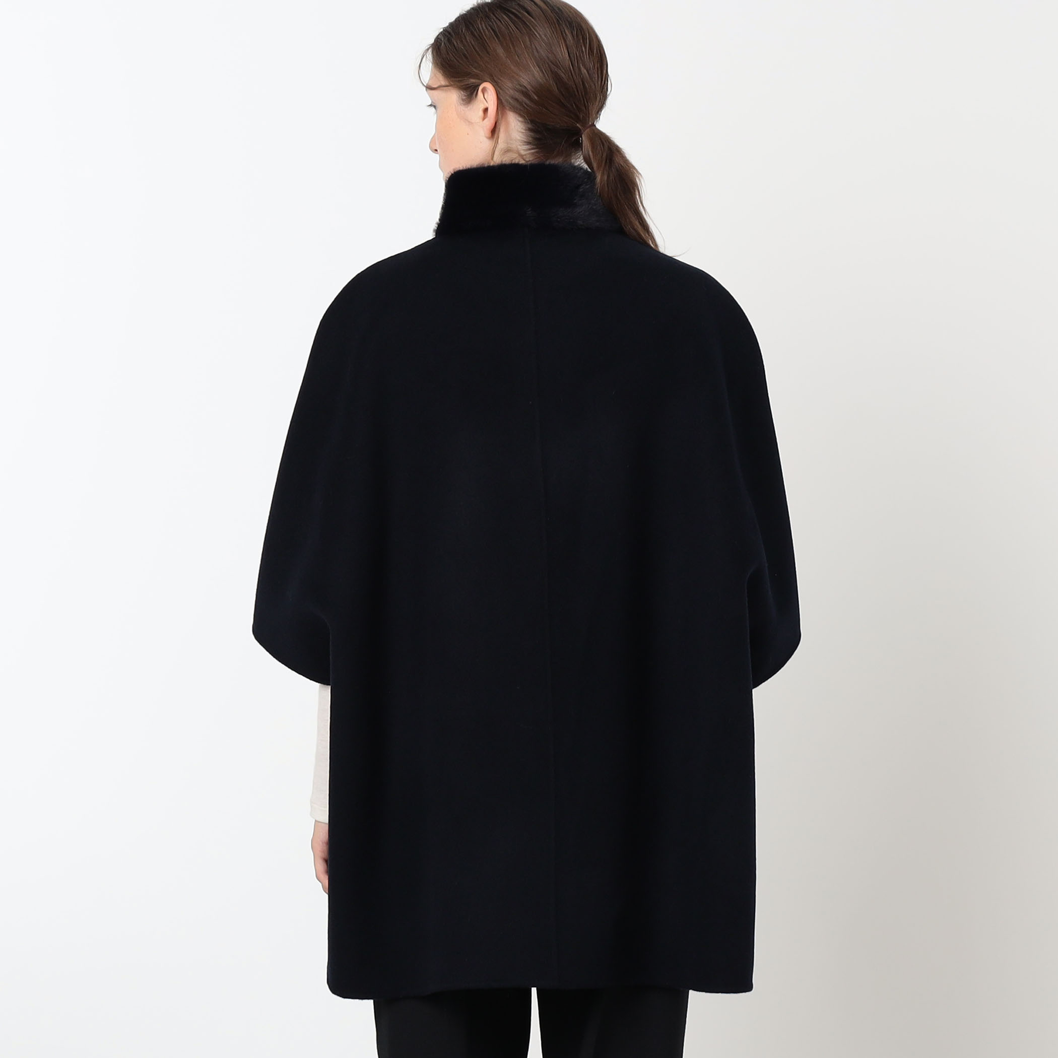 my WHITE ウール ケープ｜トゥモローランド 公式サイト