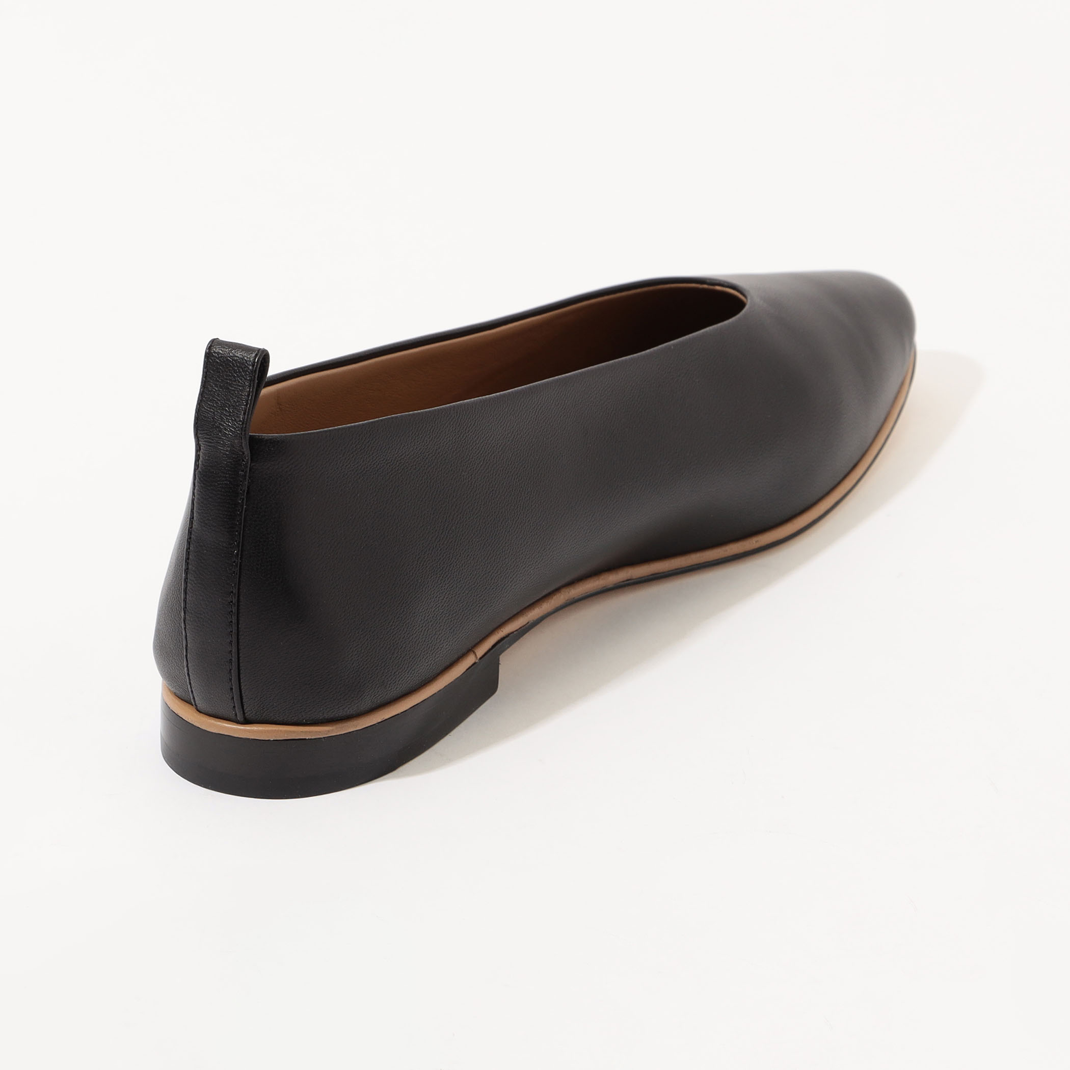 TOMORROWLAND アーモンドトゥ フラットシューズ｜トゥモローランド