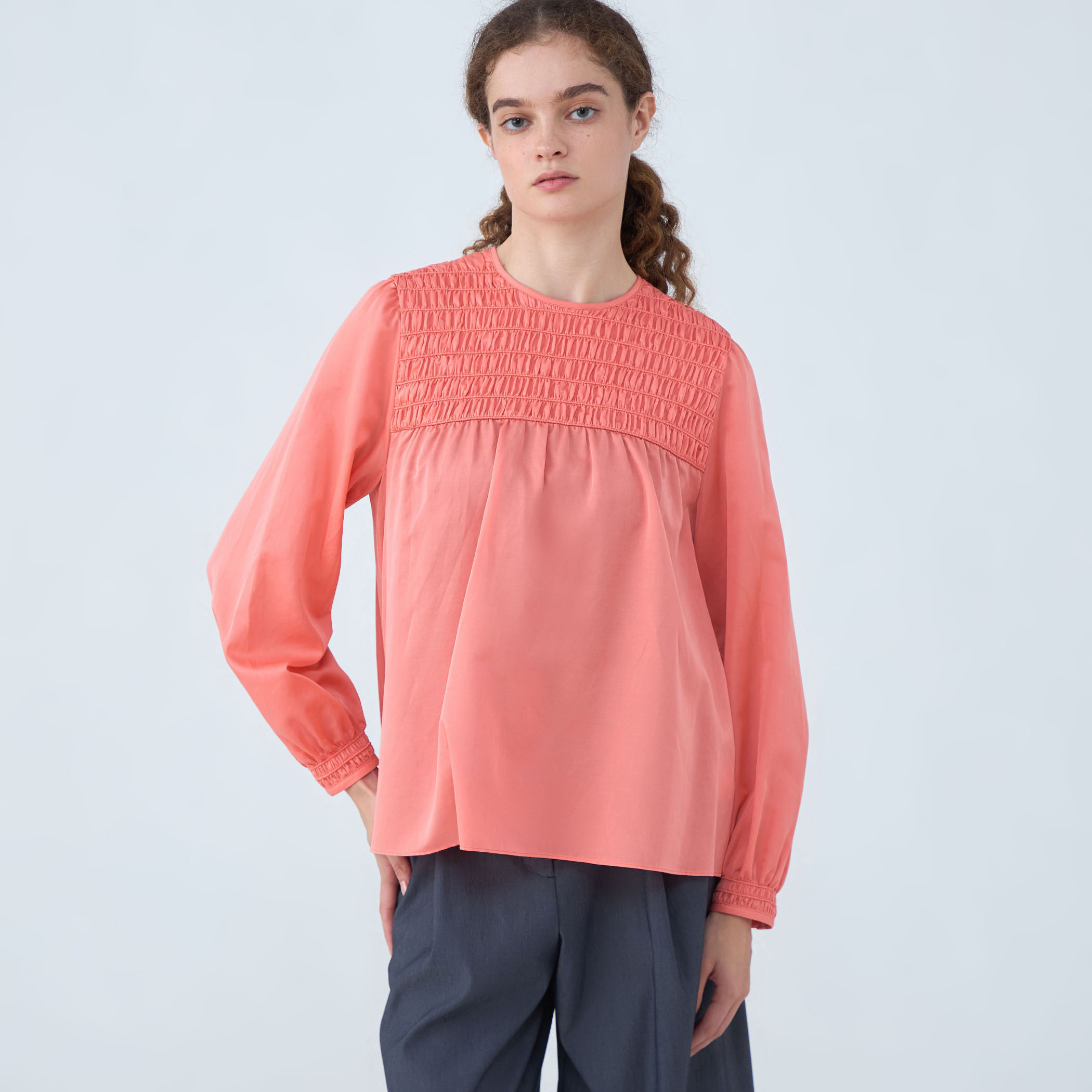 新品タグ付き　Ballsey　ポールジー　シャーリング　ブラウス コットンシルクサテン シャーリングブラウス｜トゥモローランド