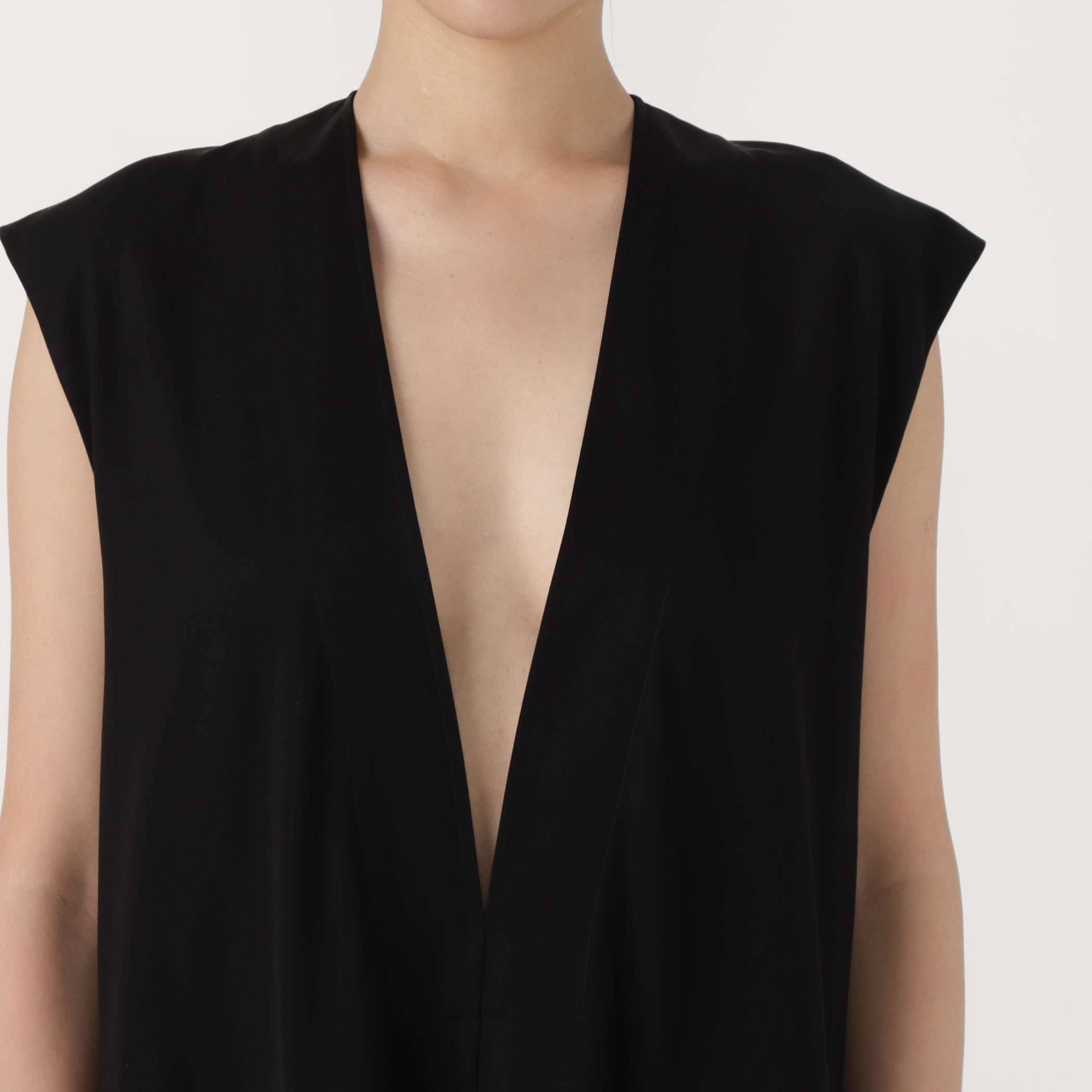 ハイツイストギャバジン Vネックロングワンピース｜トゥモローランド