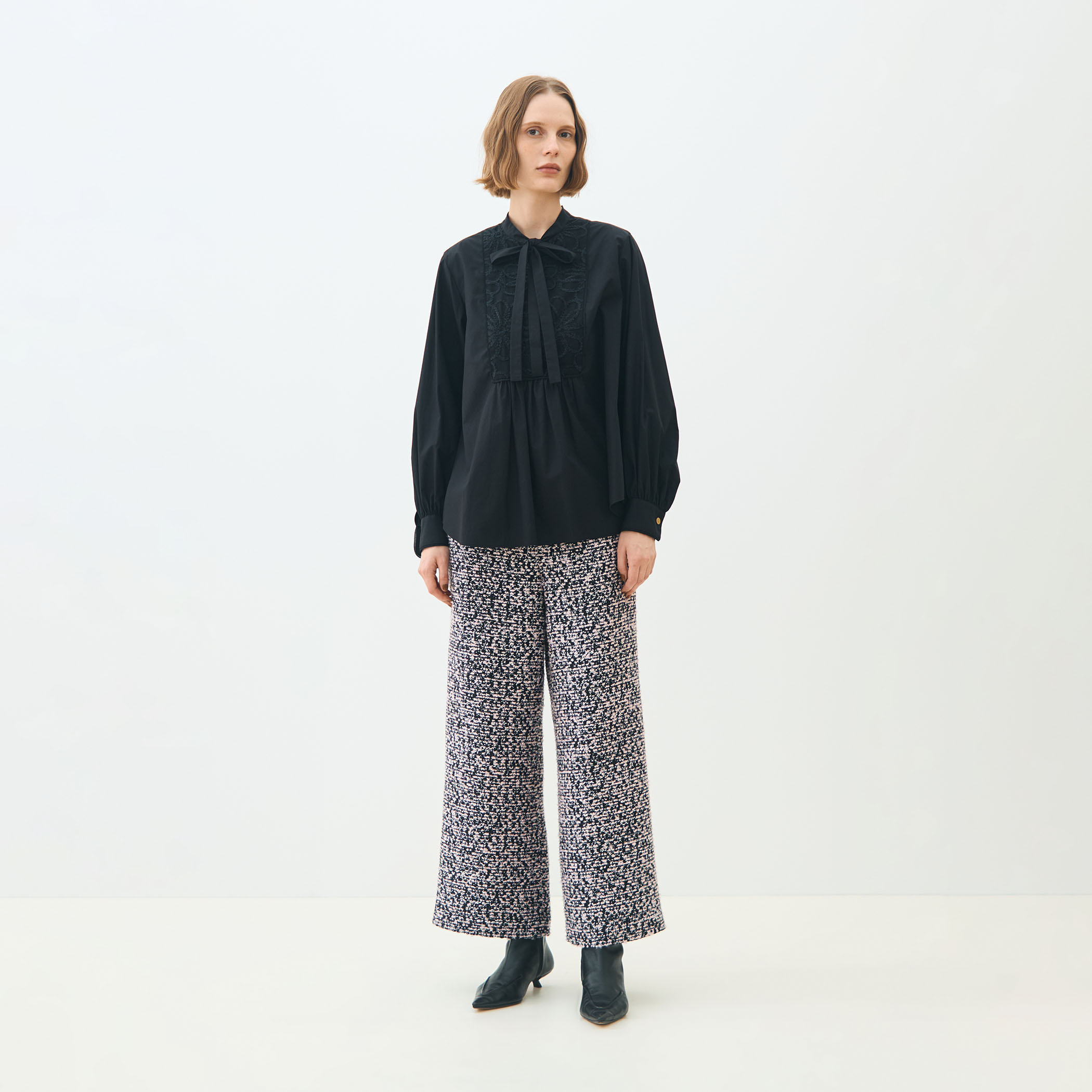 ブラックコンビネーション ボウタイブラウス｜トゥモローランド 公式通販