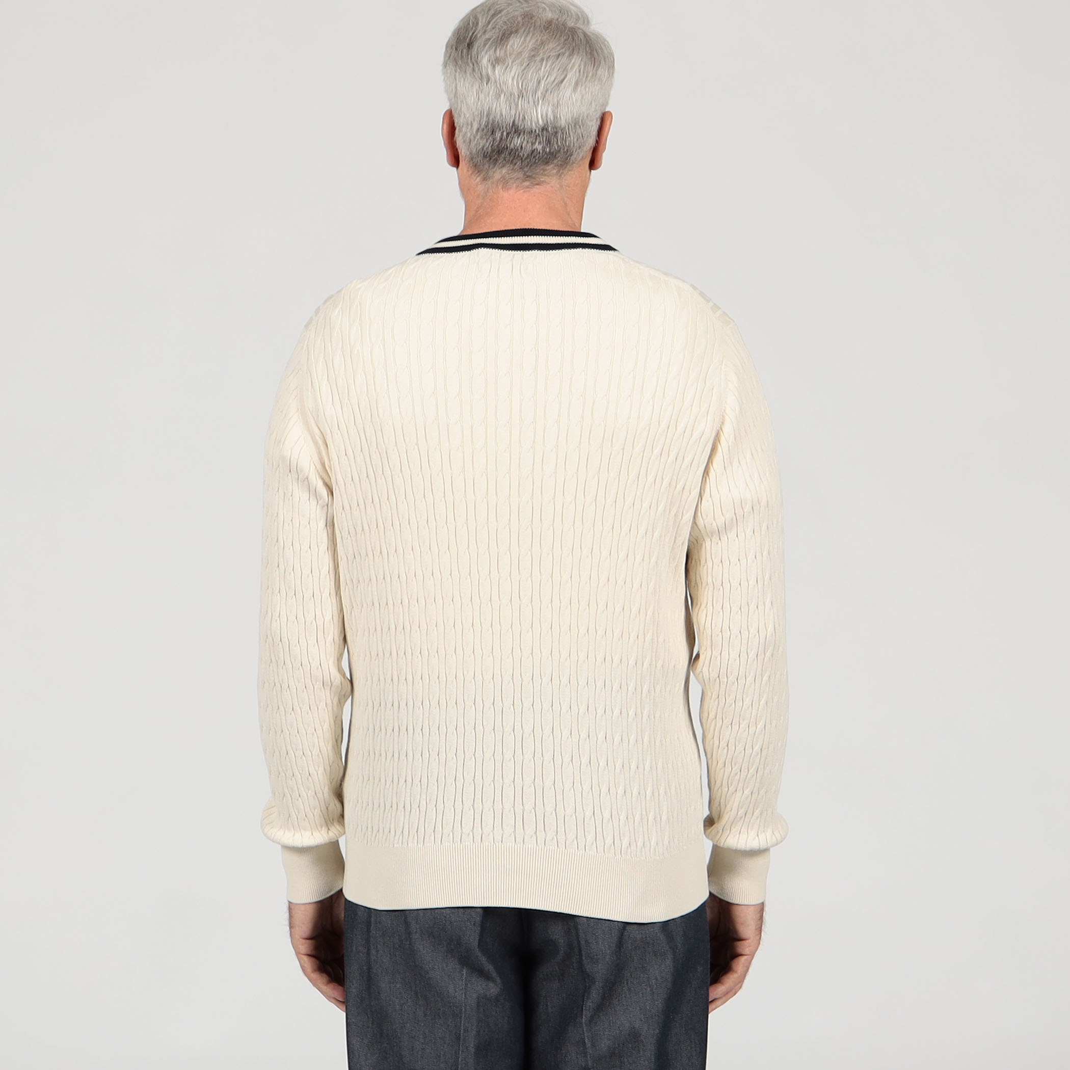 □コットンシルク Vネックプルオーバー ケーブルニット