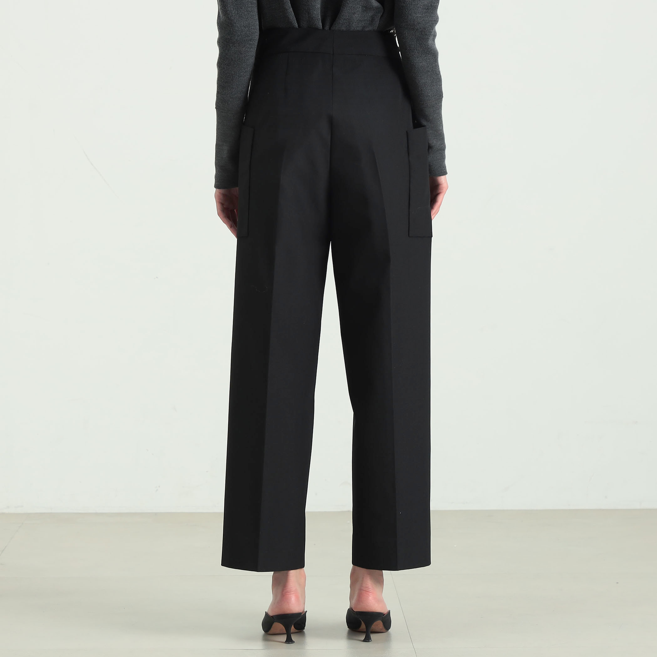 BACCAバッカ　トゥモローランド　リヨセルコットンカーゴパンツ　ベージュ　34 BACCAバッカ トゥモローランド リヨセルコットンカーゴパンツ