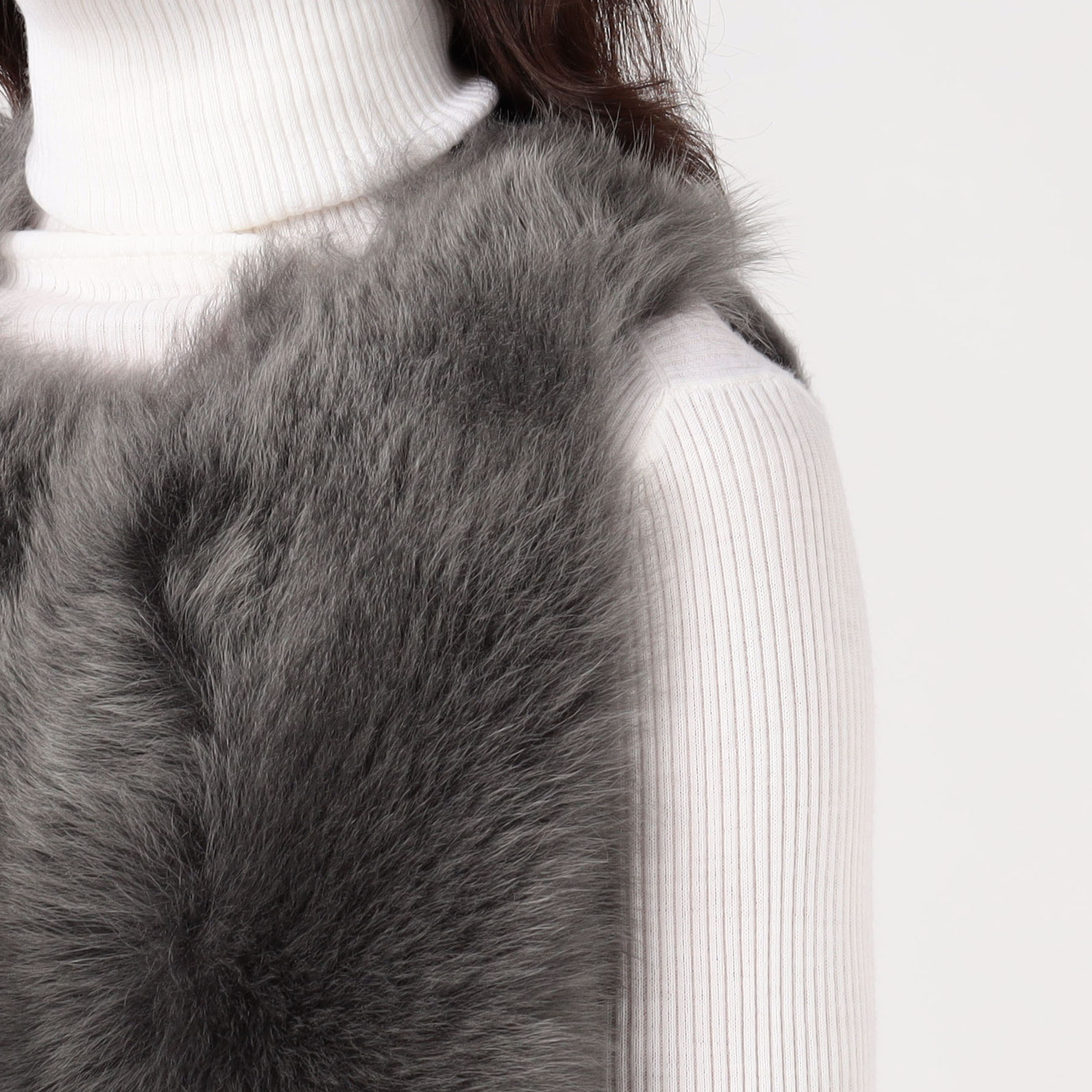 KARL DONOGHUE ショートムートンジレ｜トゥモローランド 公式通販