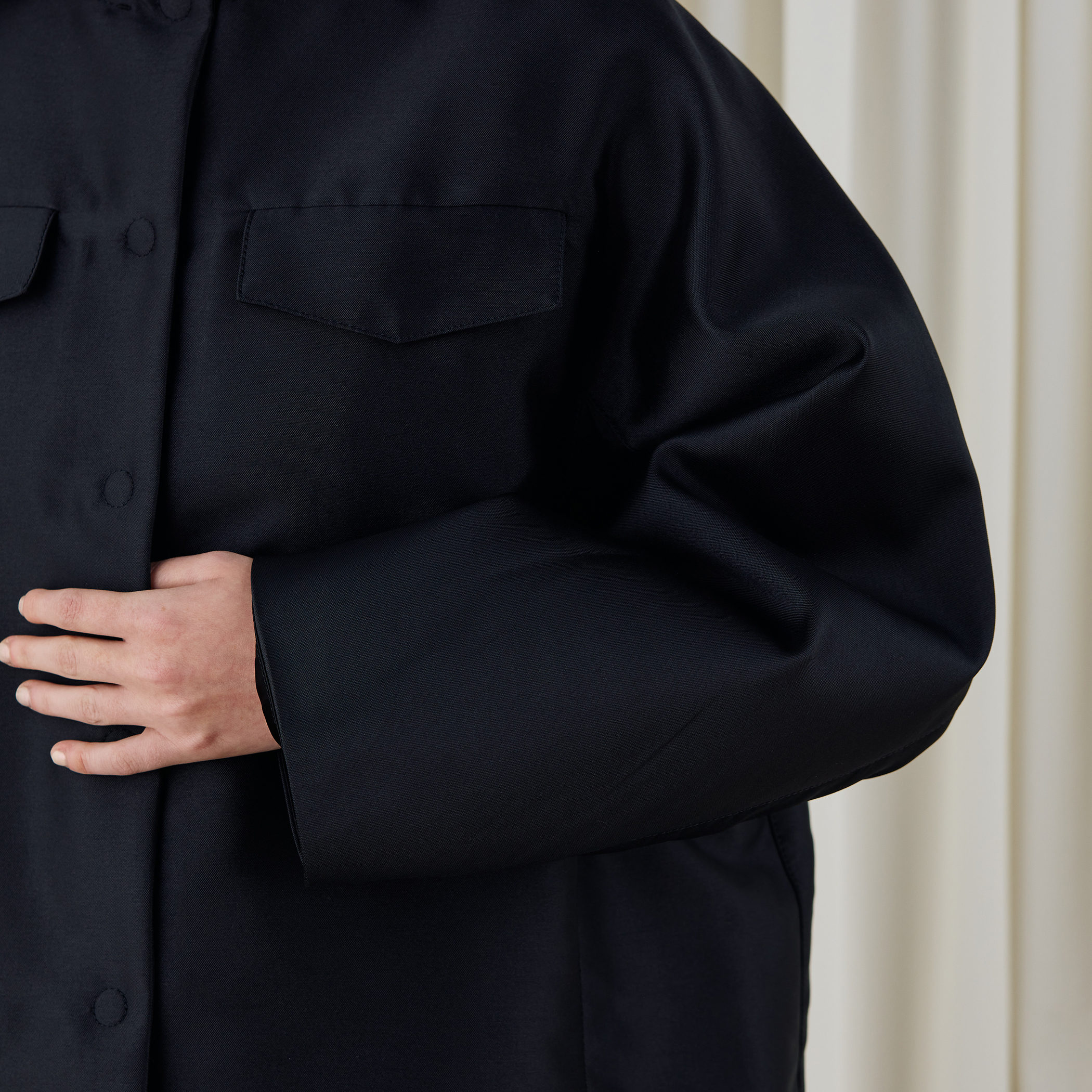 シルクポリエステルツイル フーデッドブルゾン