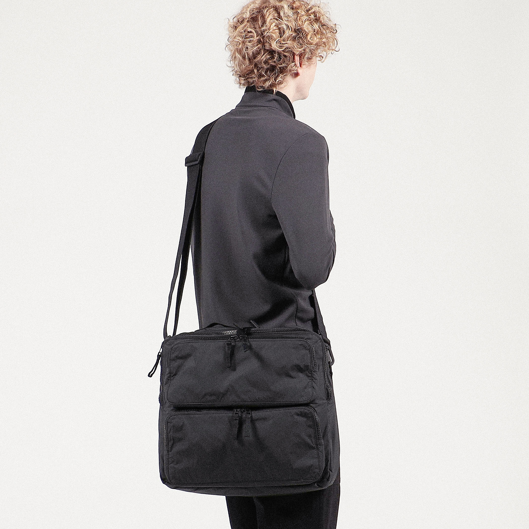 ナイロン メッセンジャーバッグ AGAW0804｜トゥモローランド 公式通販