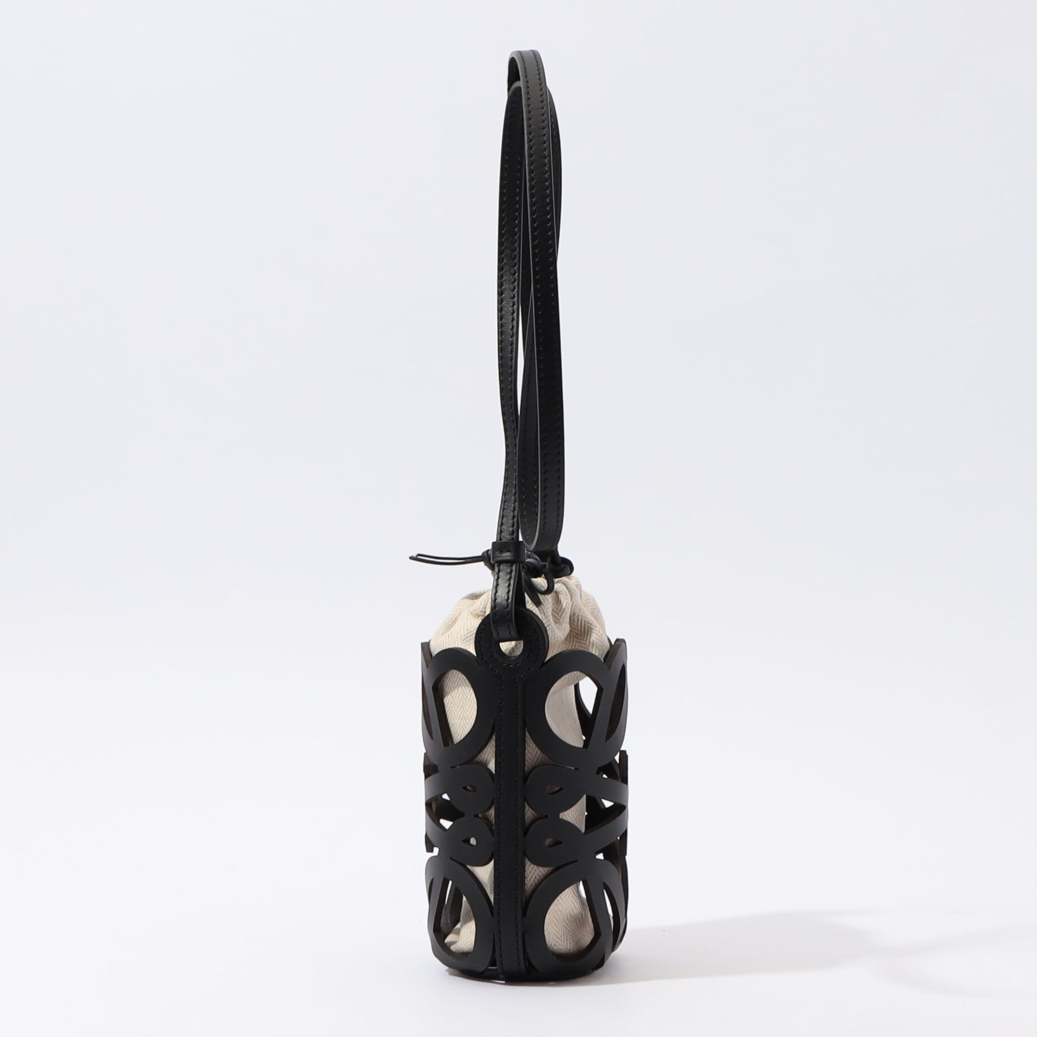 LOEWE アナグラムカットアウトショルダーバッグ