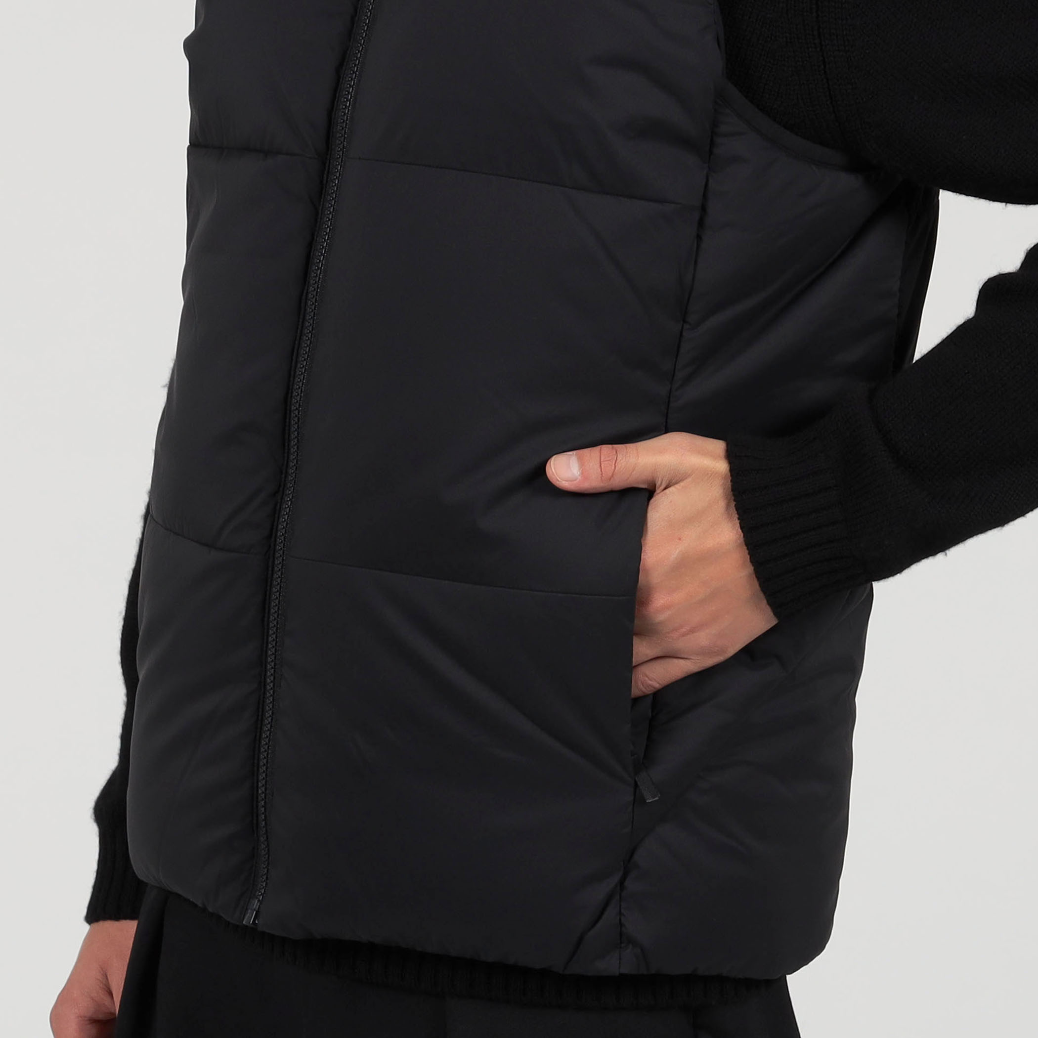 ARC’TERYX VEILANCE Conduit Down Vest ダウンベスト｜トゥモローランド 公式通販