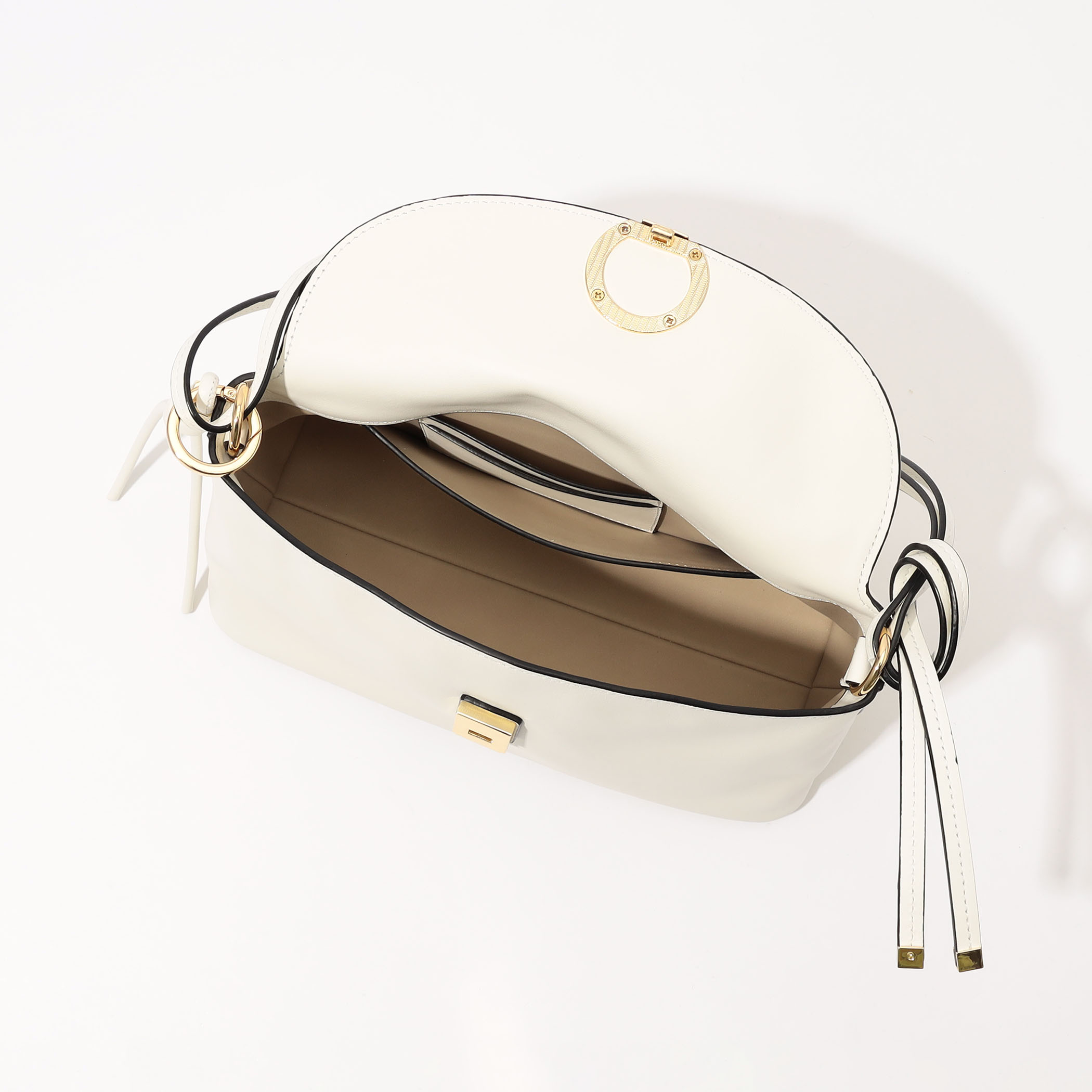 Atelier TOMORROWLAND BOLO クラッチショルダーバッグ Atelier TOMORROWLAND BOLO クラッチショルダーバッグ