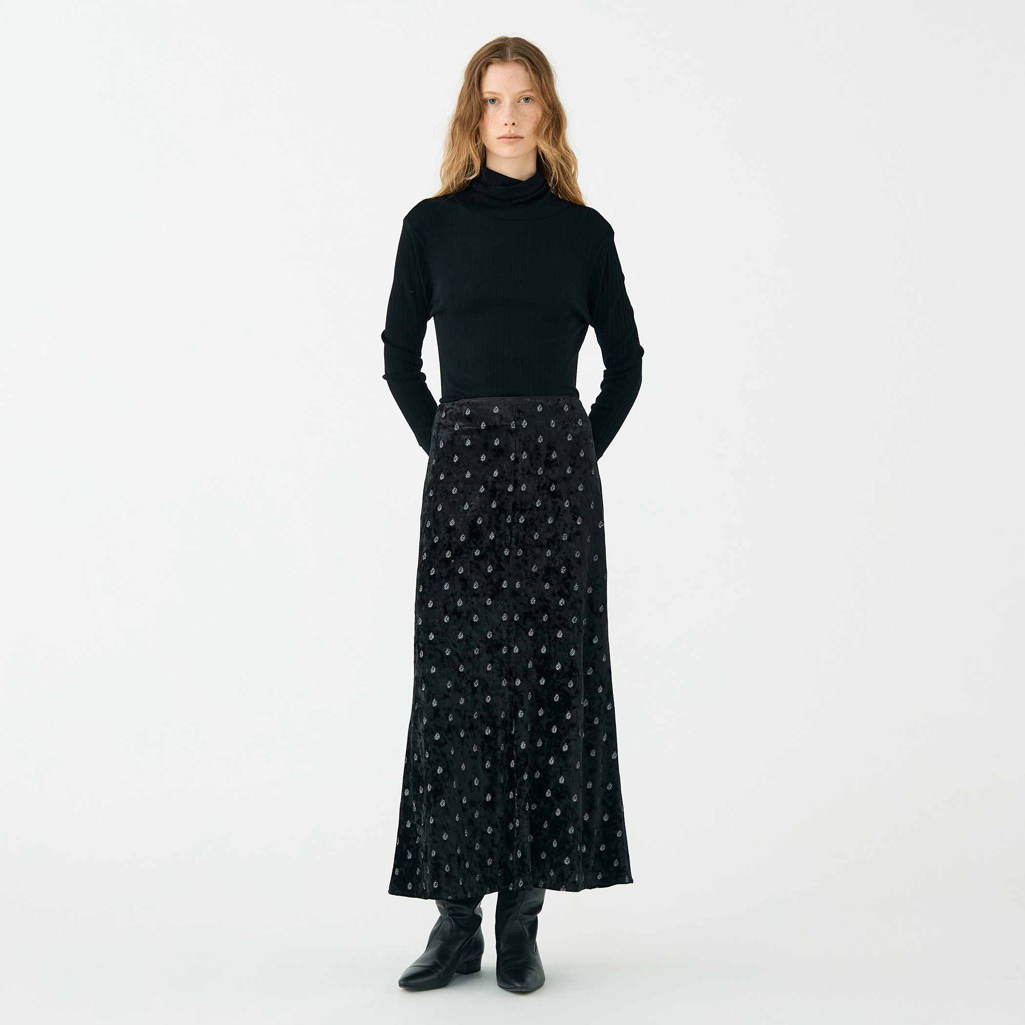 ベロアエンブロイダリー ナロースカート｜トゥモローランド 公式通販