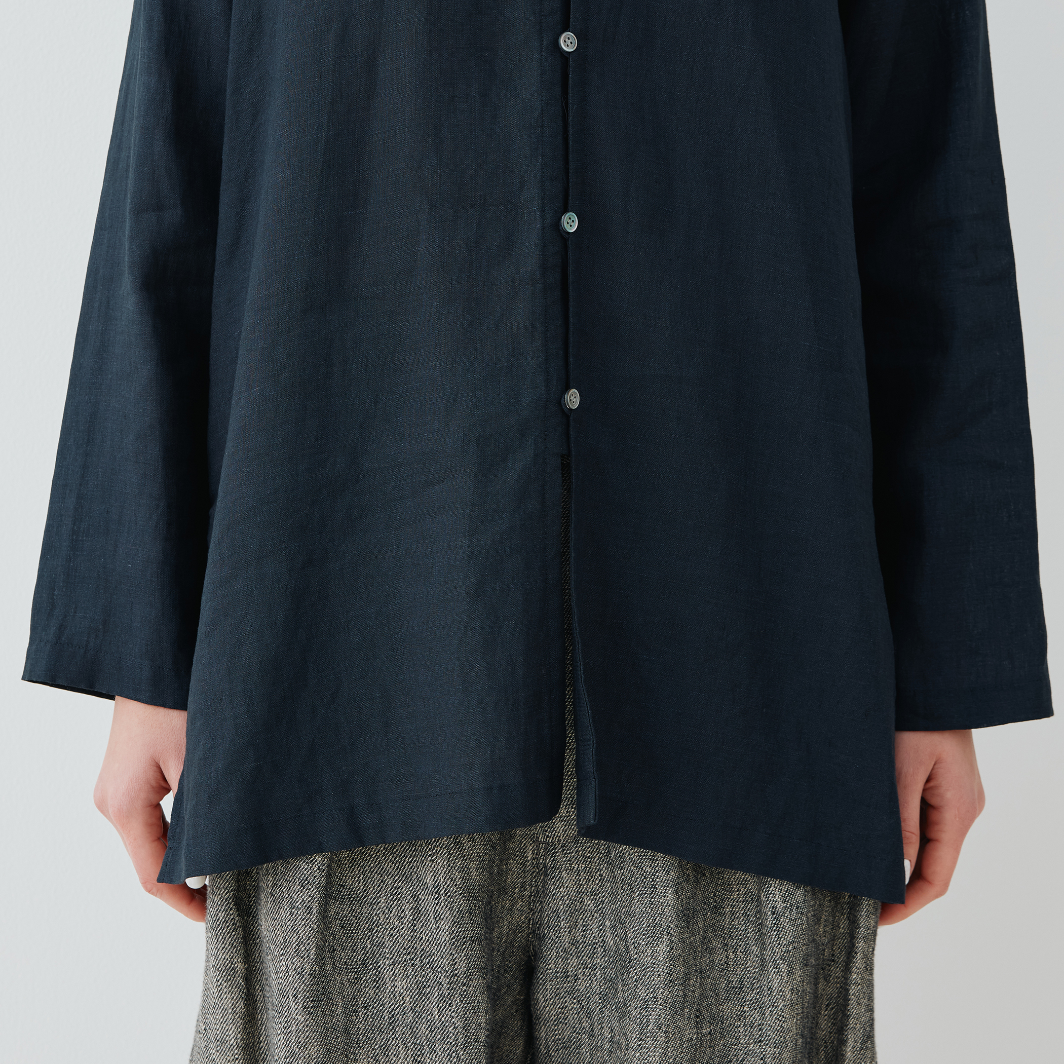 ka na ta classic shirt size1 ホワイト Classic Button Up Shirt in White | 7 For All Mankind