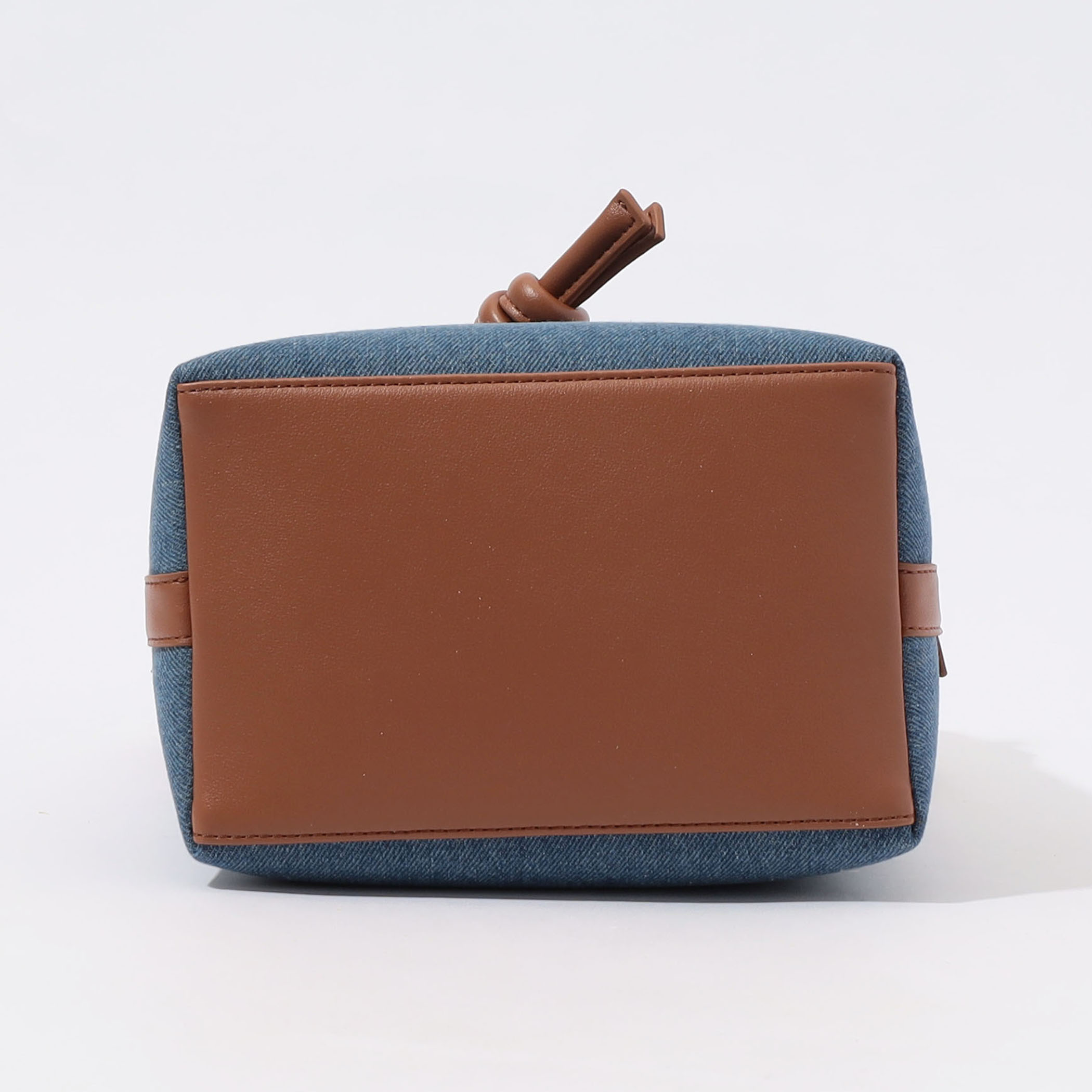 □【別注】VASIC BOND MINI ハンドバッグ｜トゥモローランド