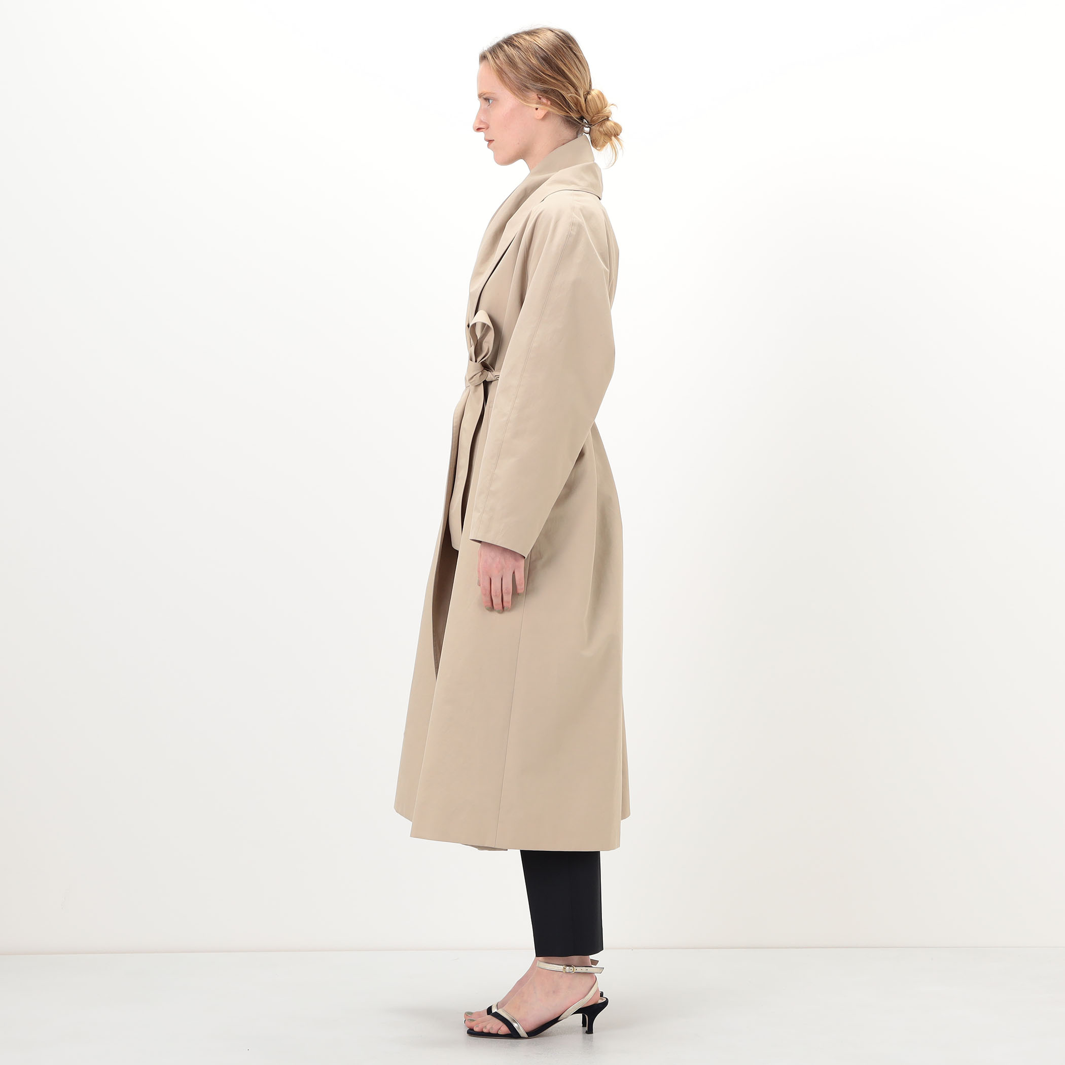 スムースクロス ベルテッドガウンコート｜トゥモローランド 公式通販