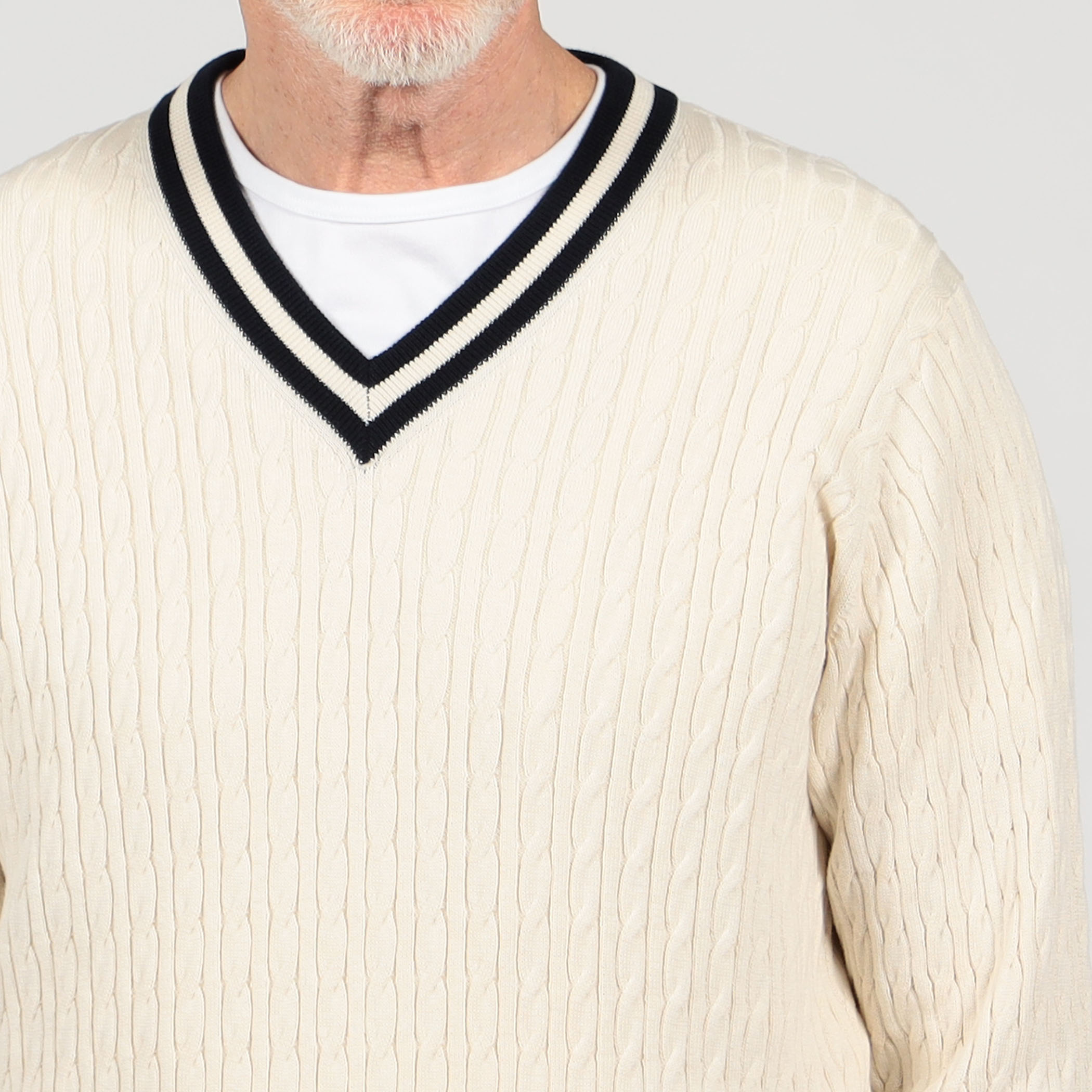 □コットンシルク Vネックプルオーバー ケーブルニット