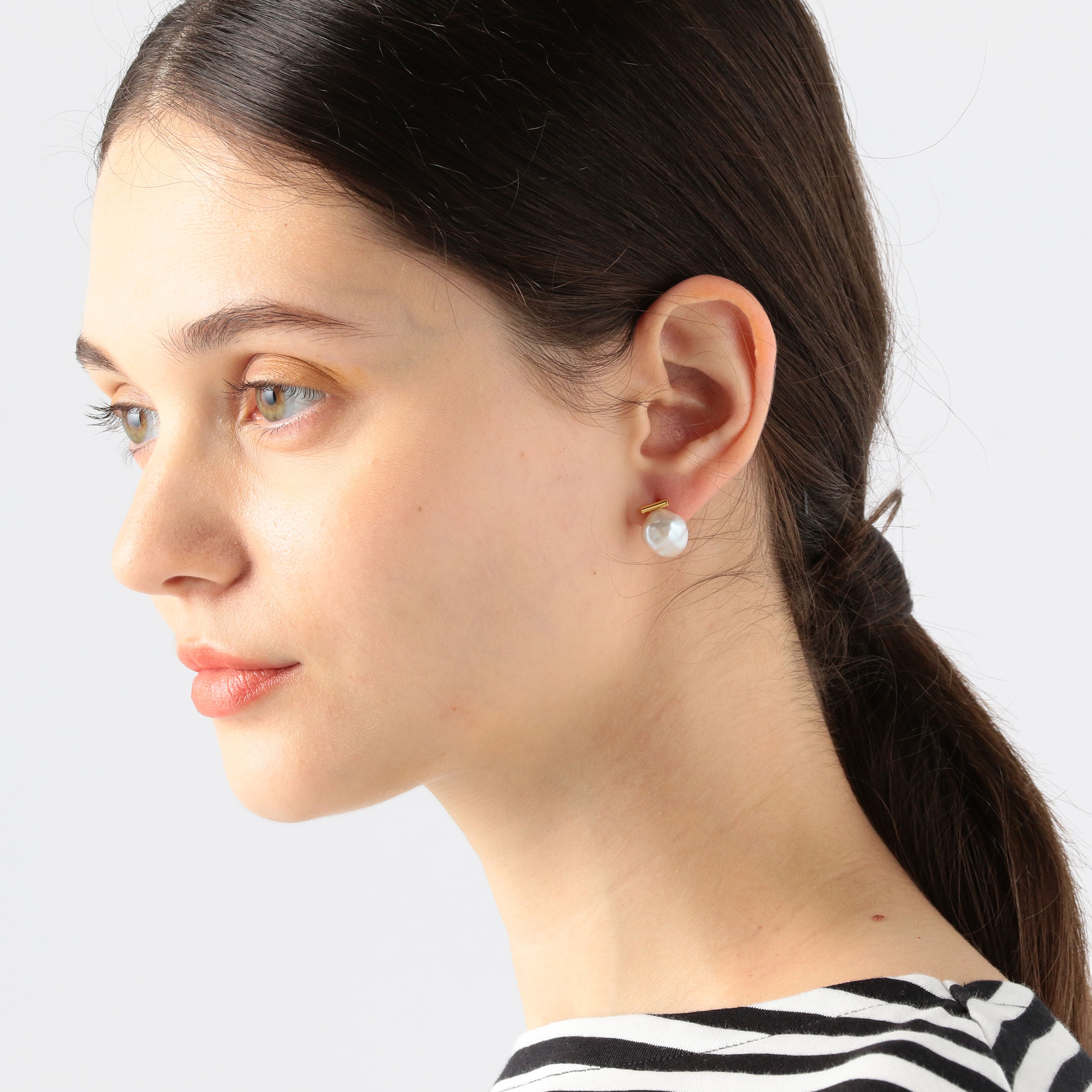 【別注】januka×TOMORROWLAND ハーフフープ パールピアス 別注】januka×TOMORROWLAND ハーフフープ パールピアス