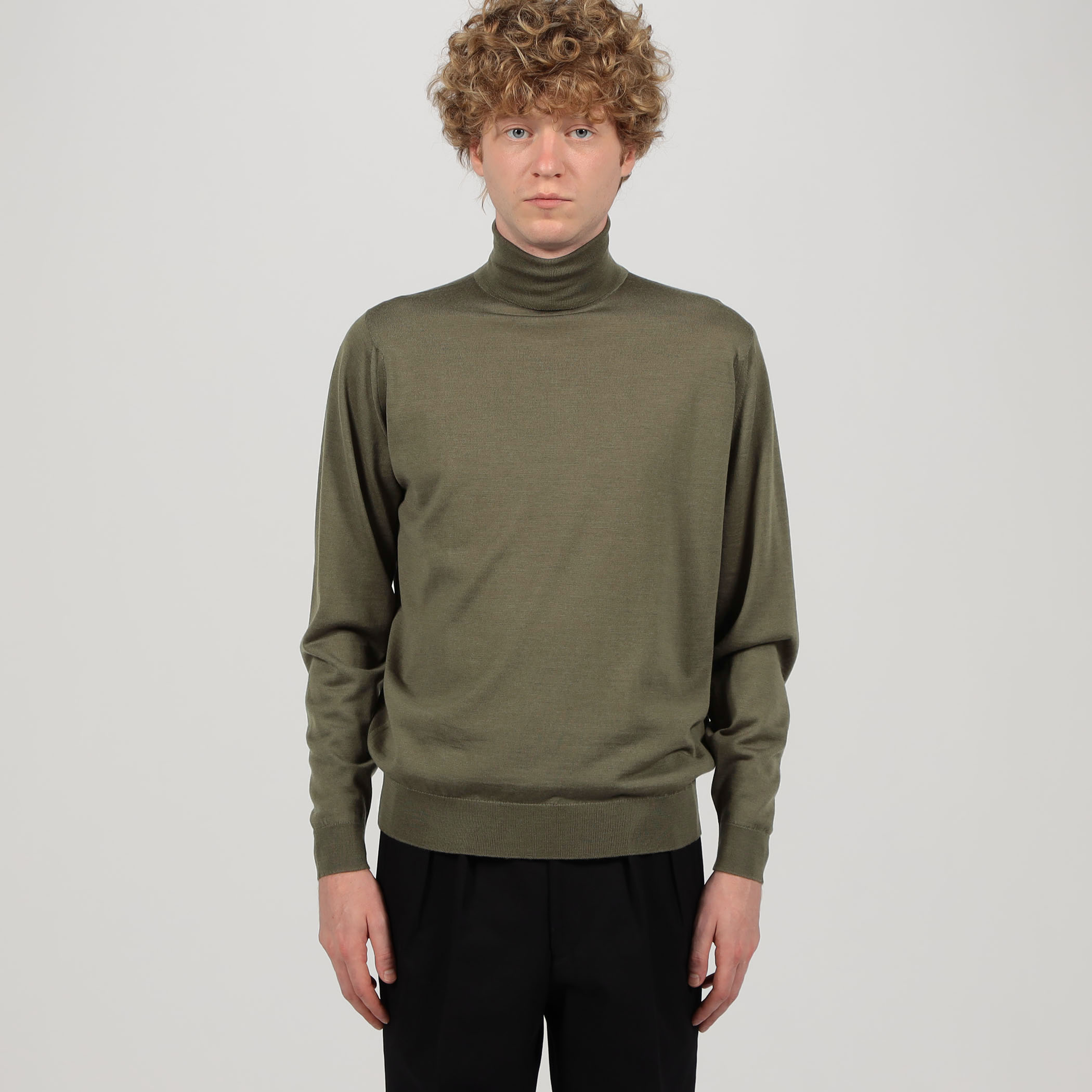 JOHN SMEDLEY LEVINE メリノウールタートルネックニット