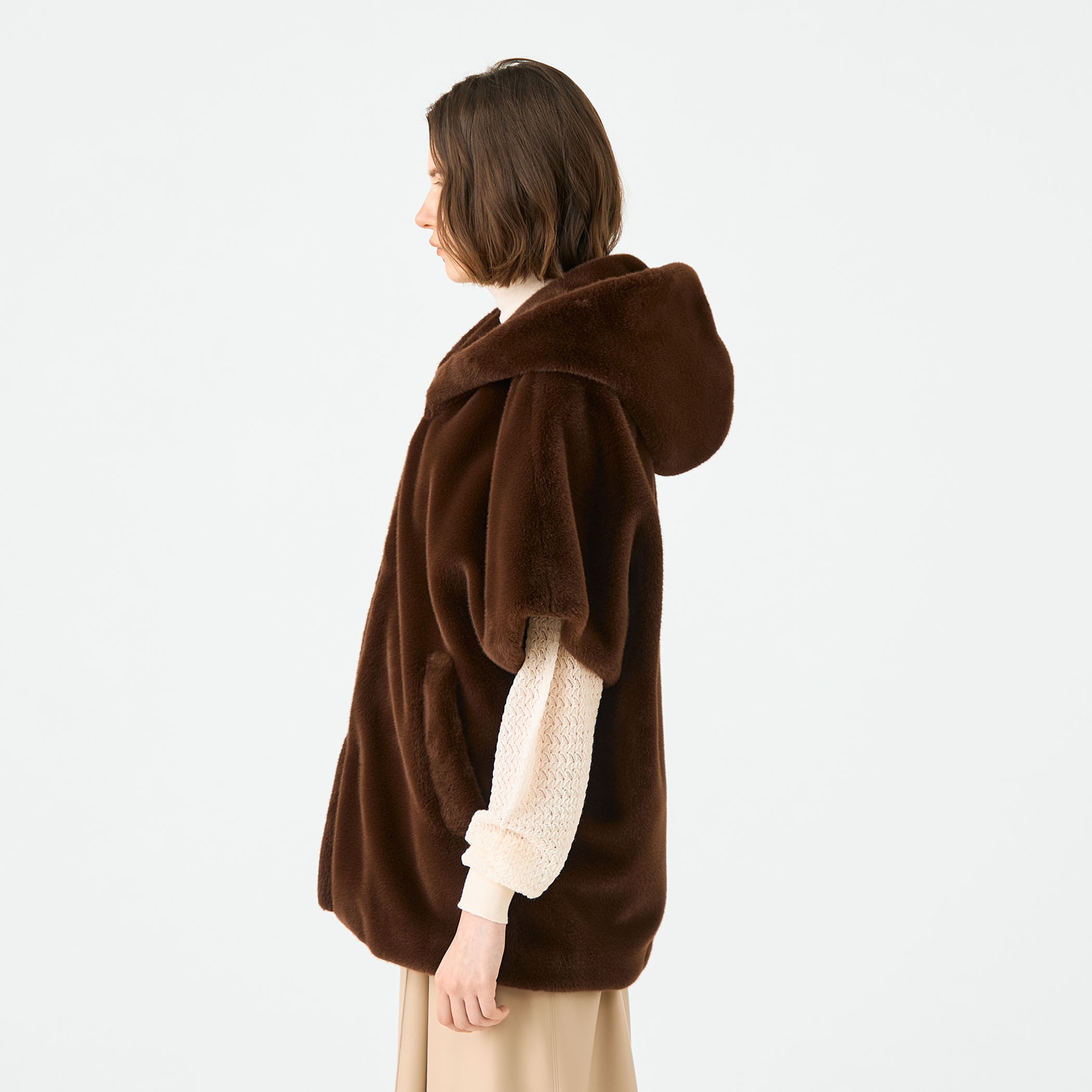 スムースファー フーディーポンチョ｜トゥモローランド 公式通販