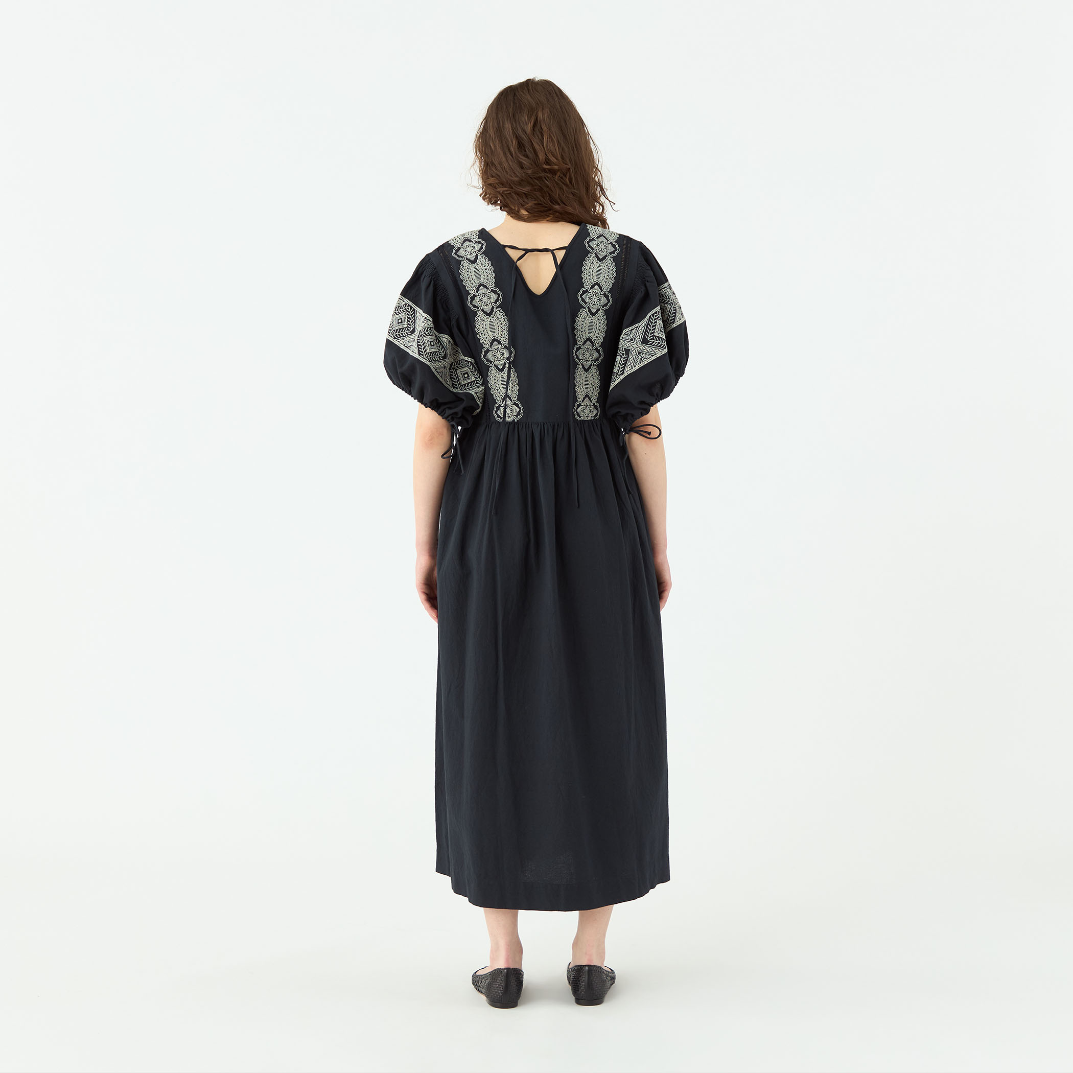 コットンエンブロイダリー ボリュームスリーブワンピース