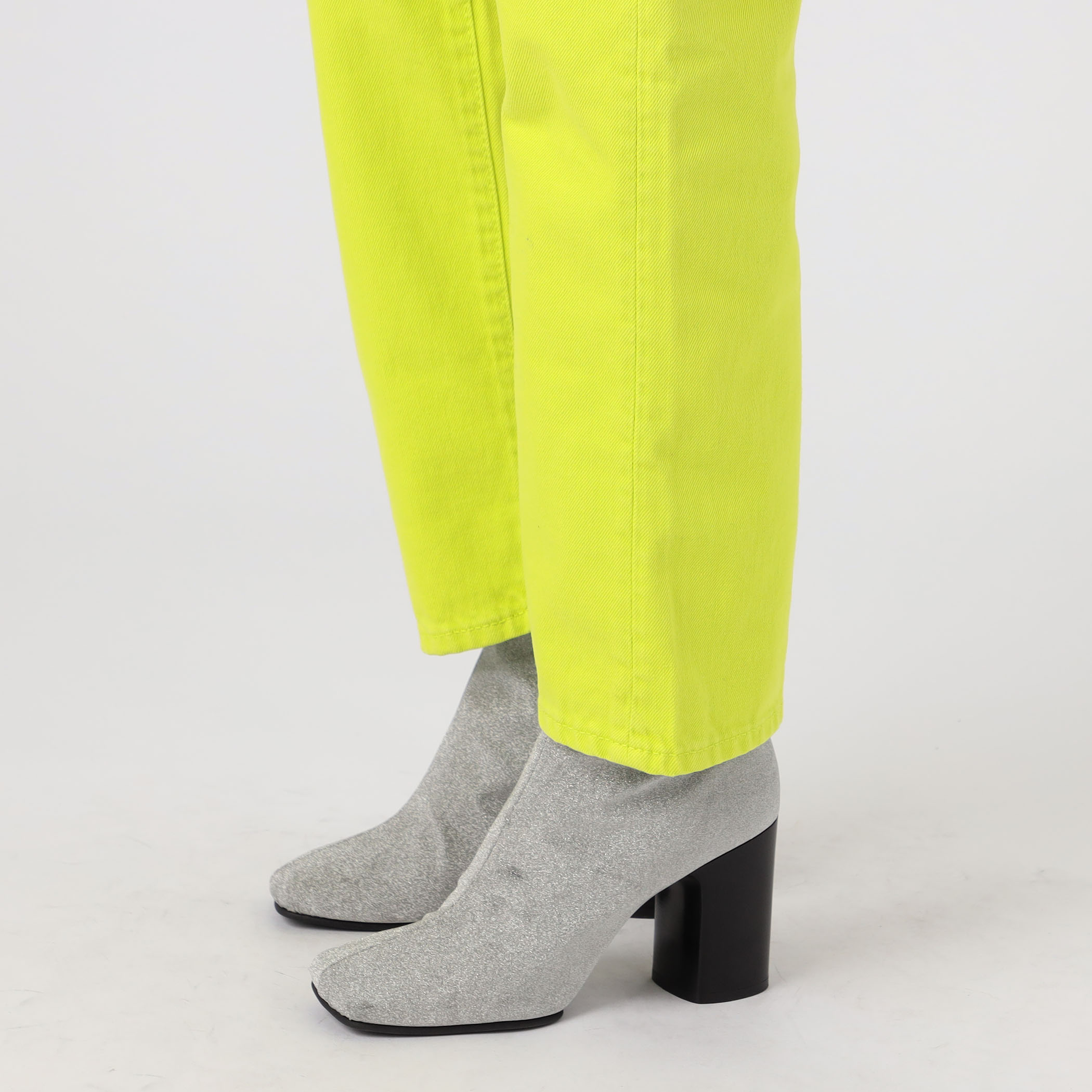 【関税込み】Acne Studios イエロー ロゴパッチ ラウンジパンツ Acne Studiosのイエロー ロゴパッチ ラウンジパンツがセール中