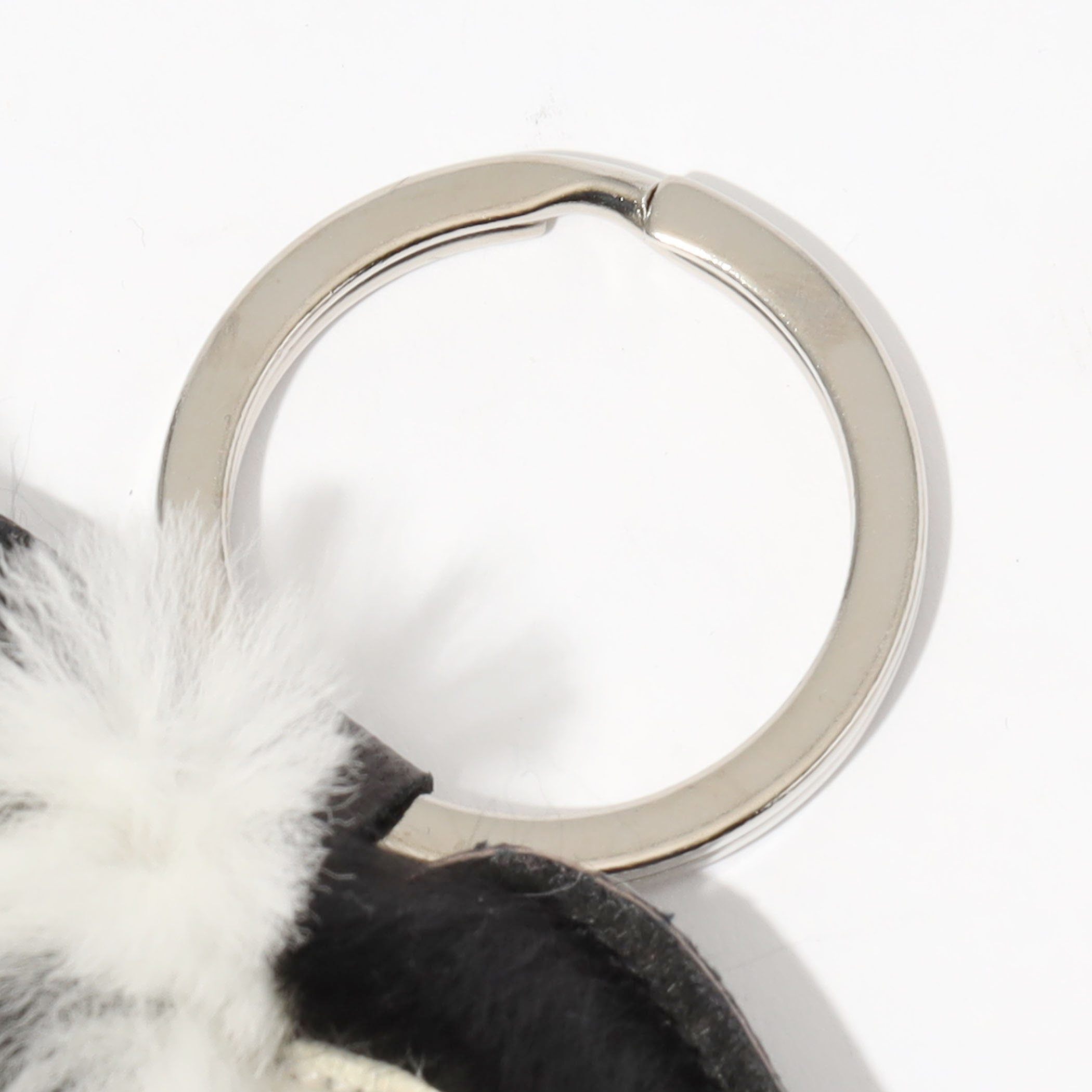 8月中の出品となります❗️★新品★45R【アンリークイール】チャーム クリスタル限定チャーム （3色） イニシャル付き♪ - マーティー