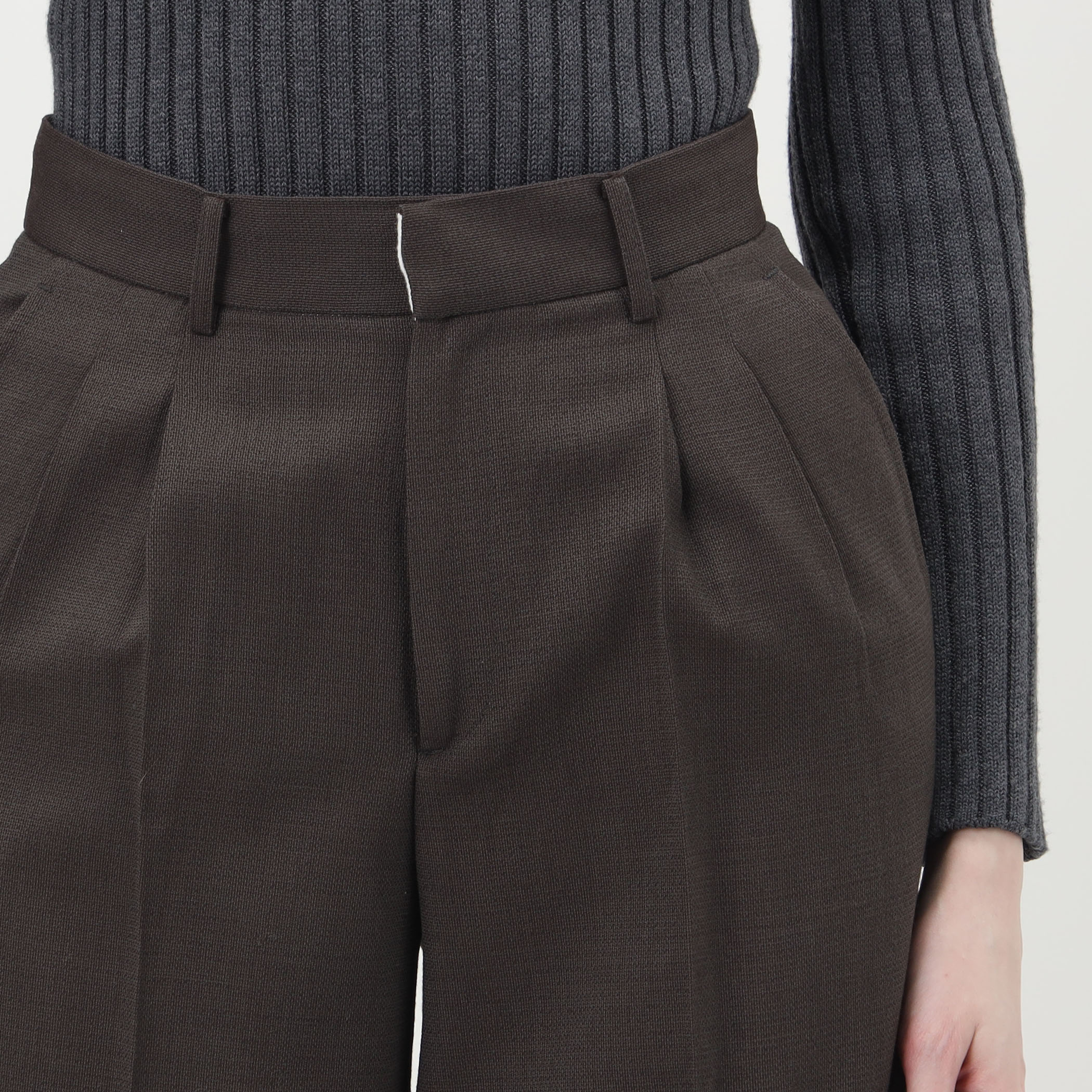 Seya. TRAVEL PANTS タックパンツ｜トゥモローランド 公式サイト