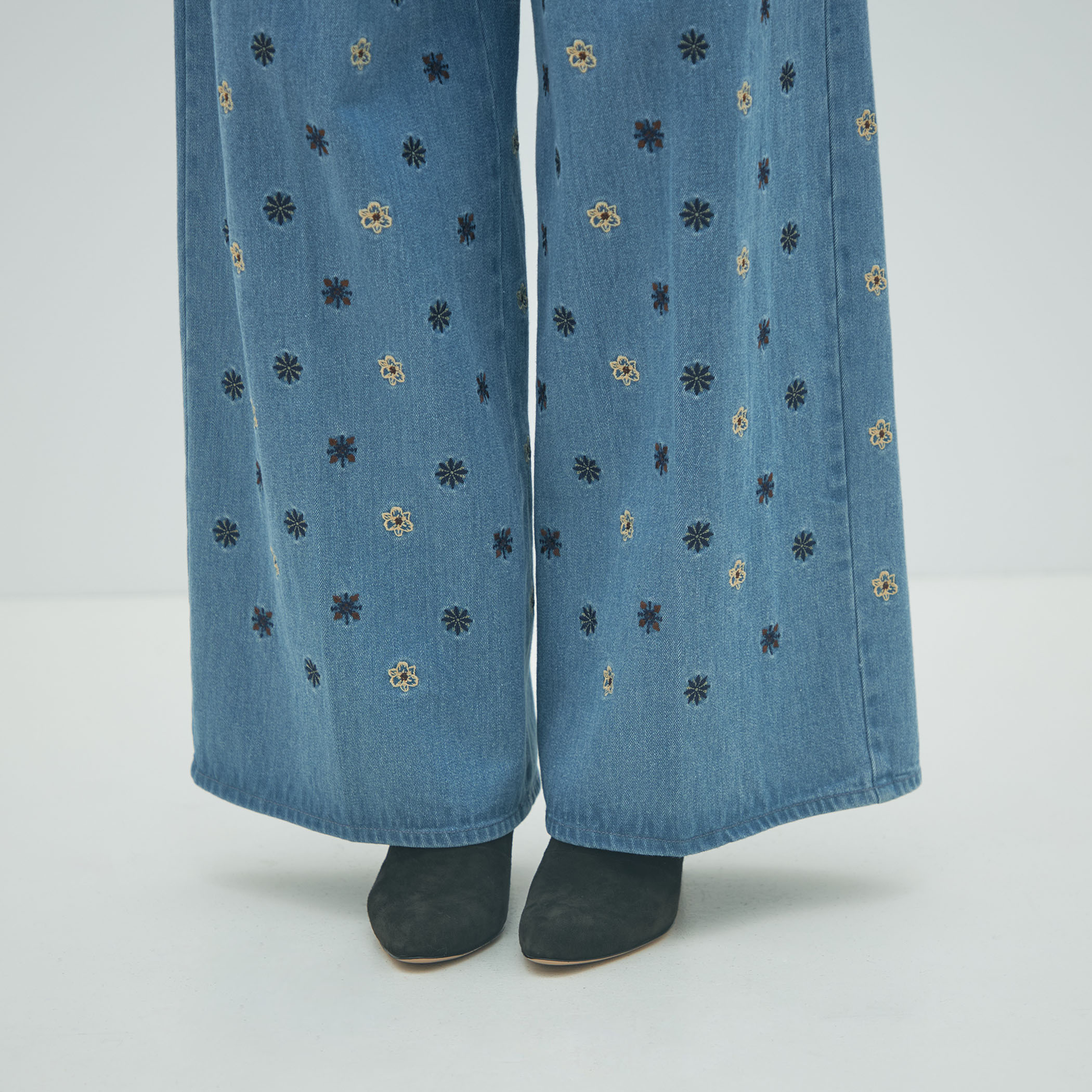 ボタニカルエンブロイダリーデニム タックワイドパンツ