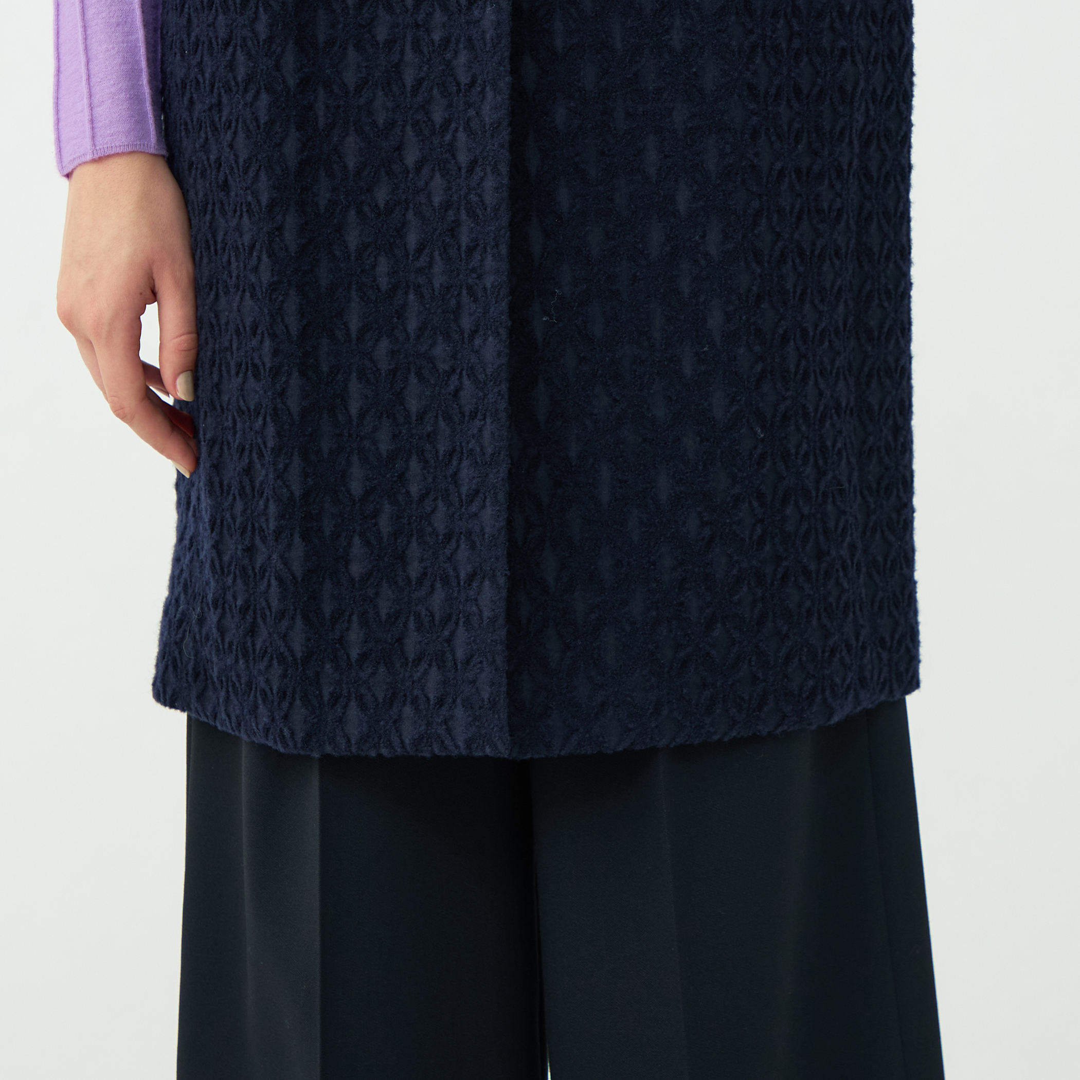 モールヤーンジャカード クルーネックジレ｜トゥモローランド 公式通販