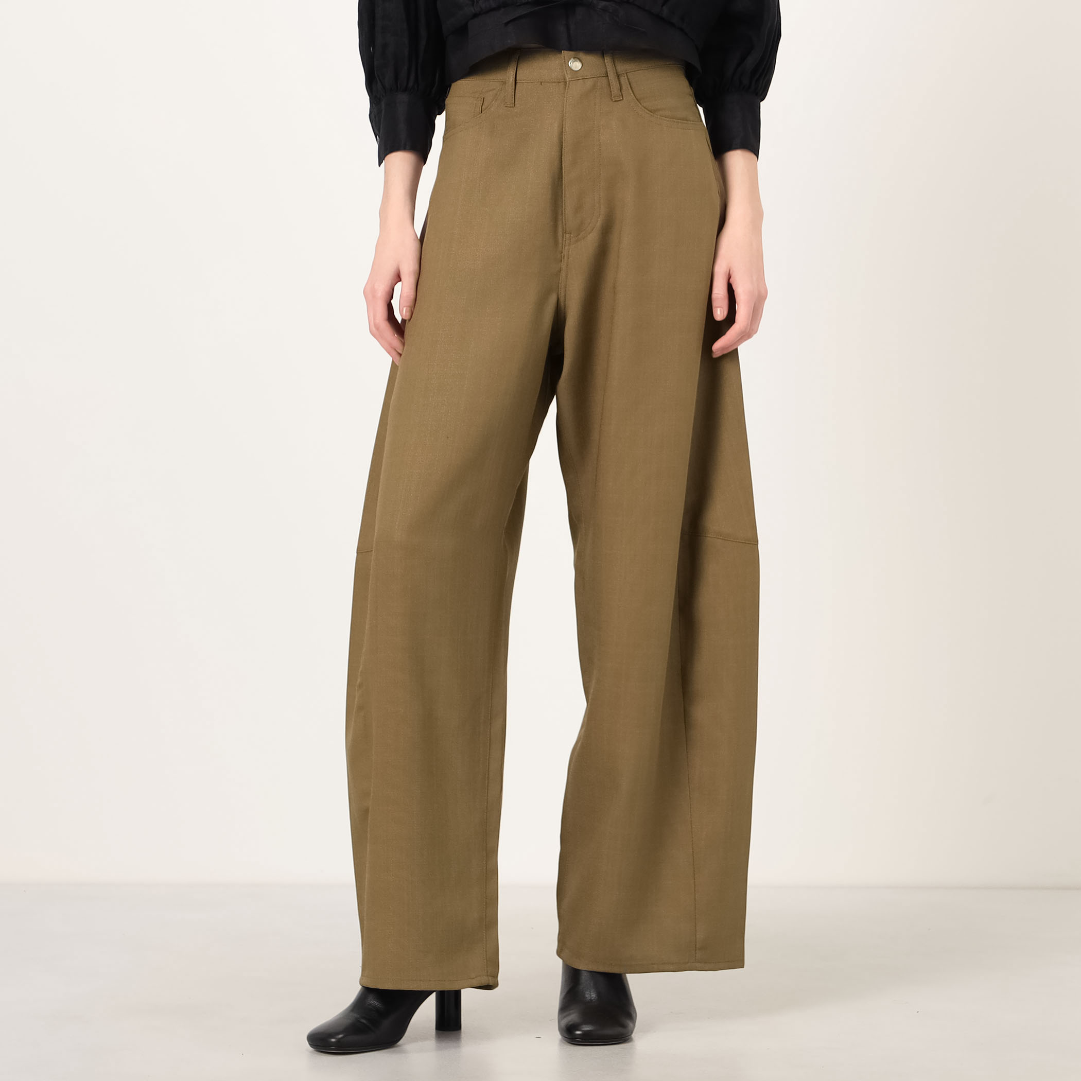 HYKE OXFORD BARREL-LEG JEANS バレルレッグパンツ｜トゥモローランド