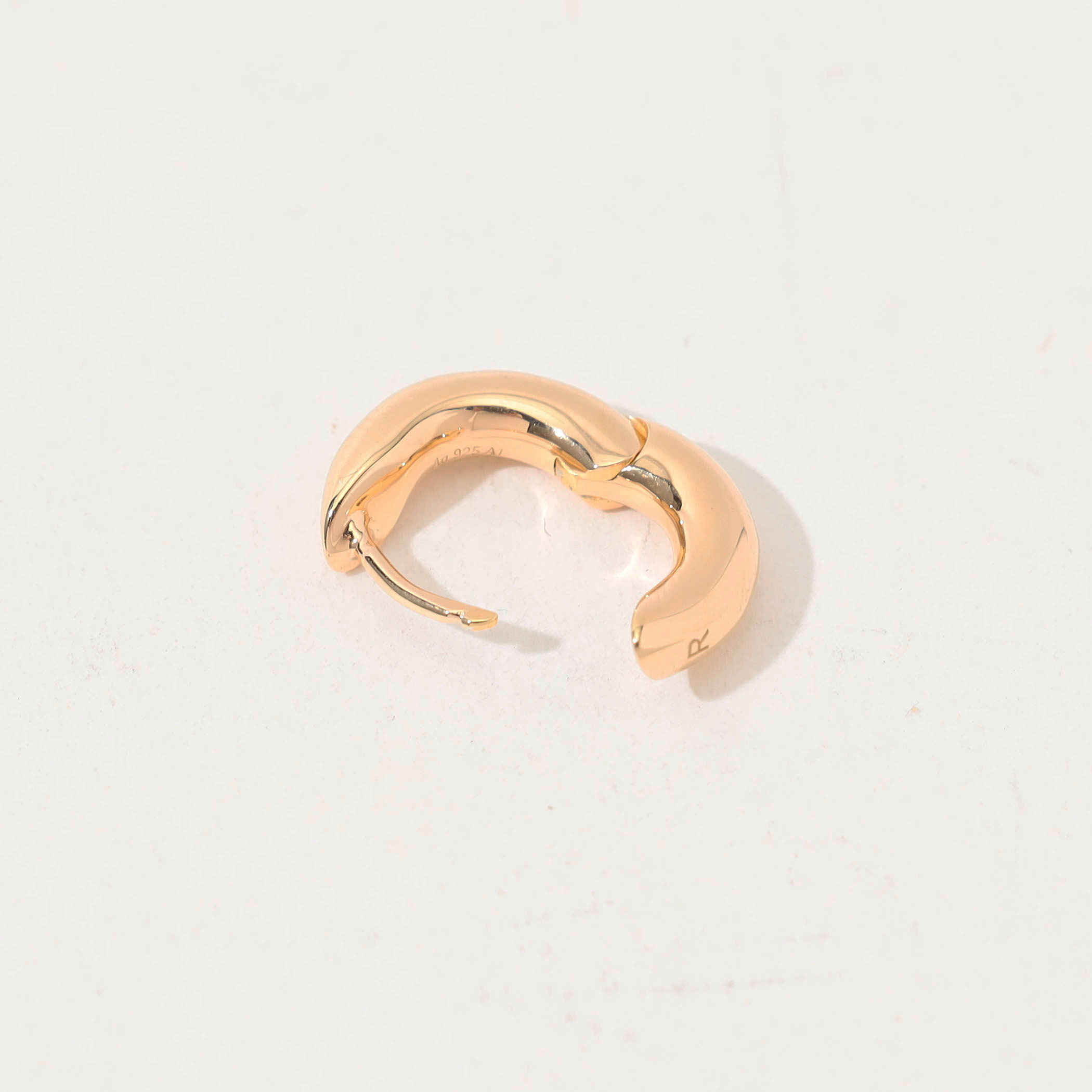 Anne  ポリッシュ クロスオーバー ステートメント ピアス Annika Inez Wide Oblique Hoops S｜トゥモローランド 公式通販