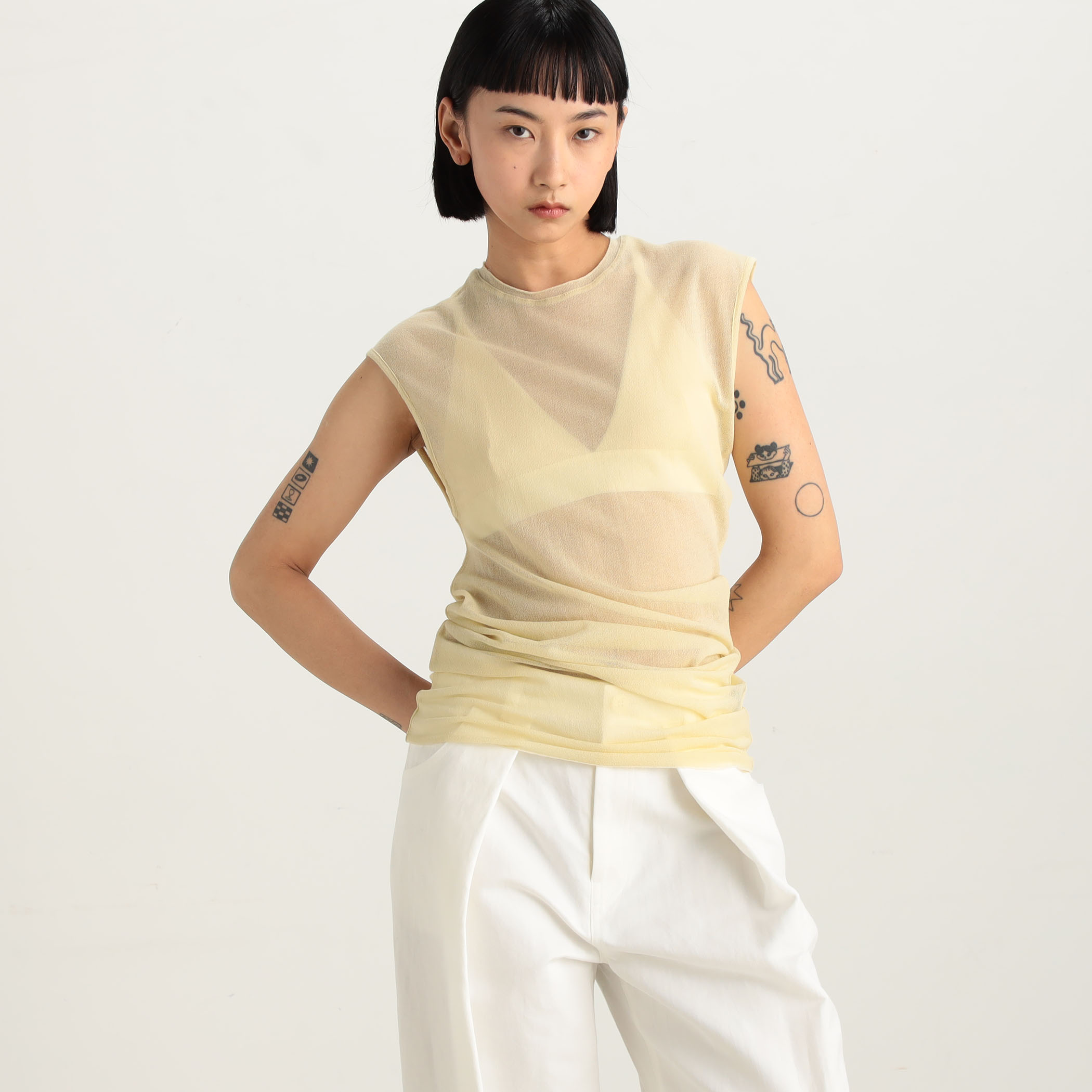 □ツイストシアー ノースリーブトップス｜トゥモローランド 公式通販