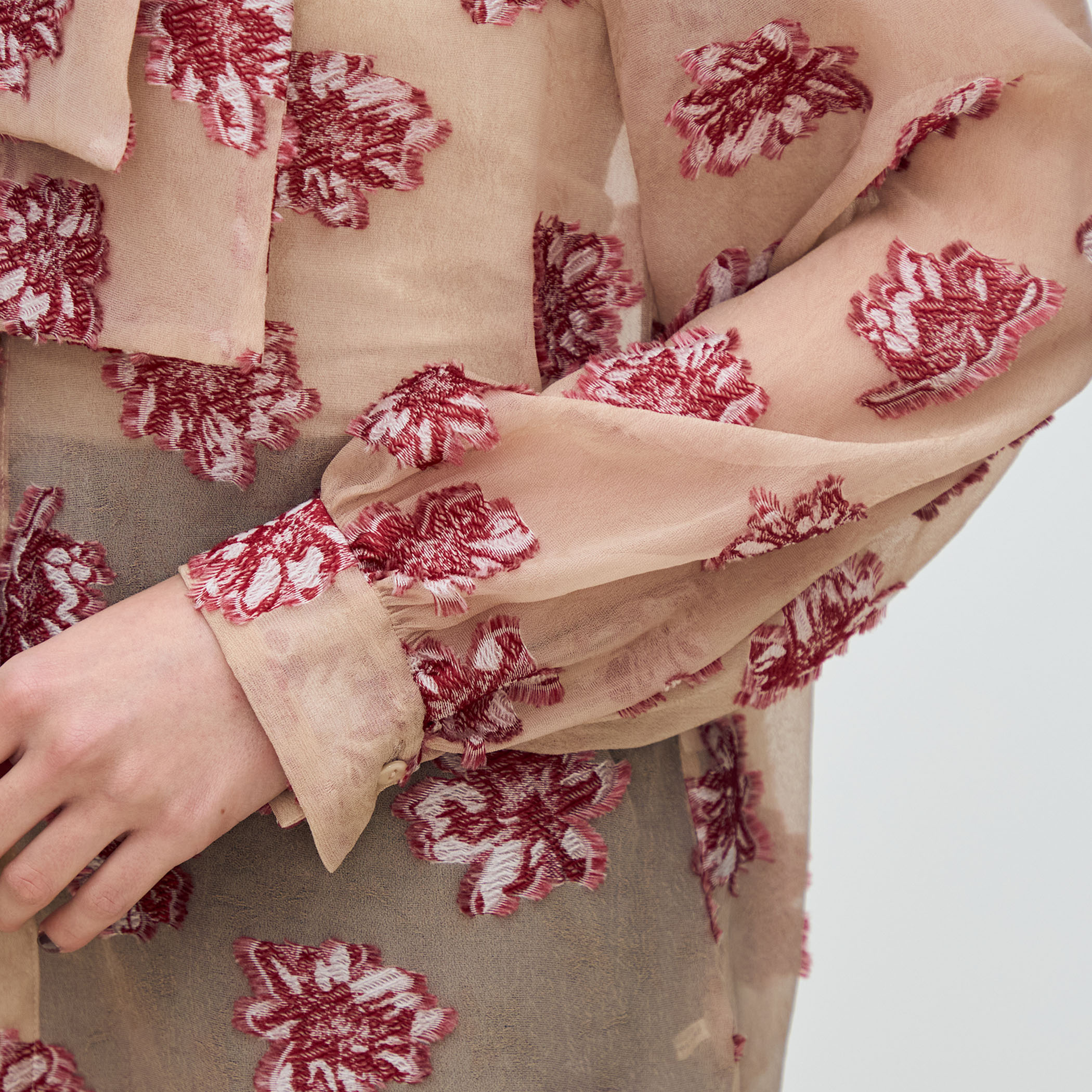 カットフラワージャカード ボリュームボウタイブラウス