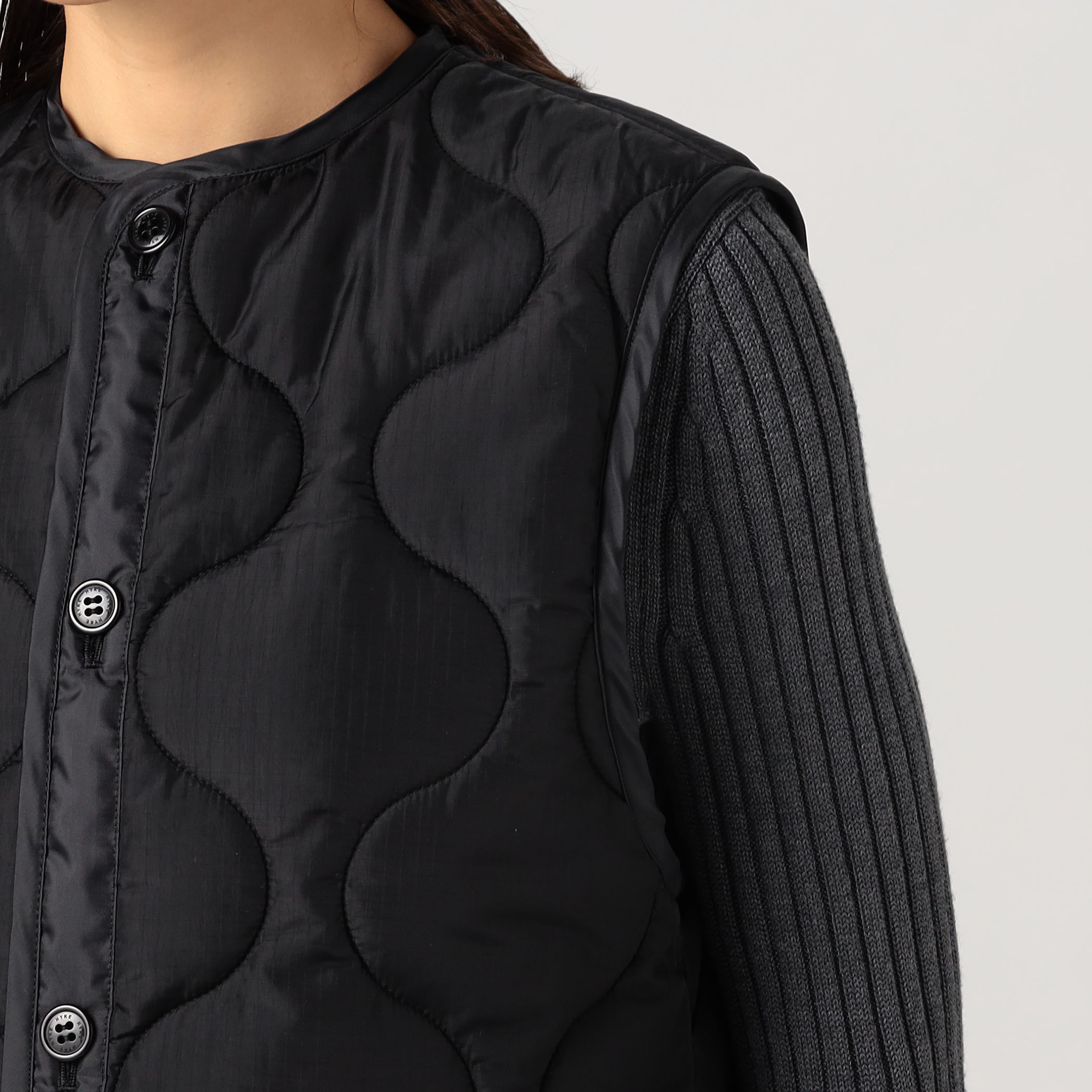 HYKE QUILTED CROPPED VEST｜トゥモローランド 公式通販