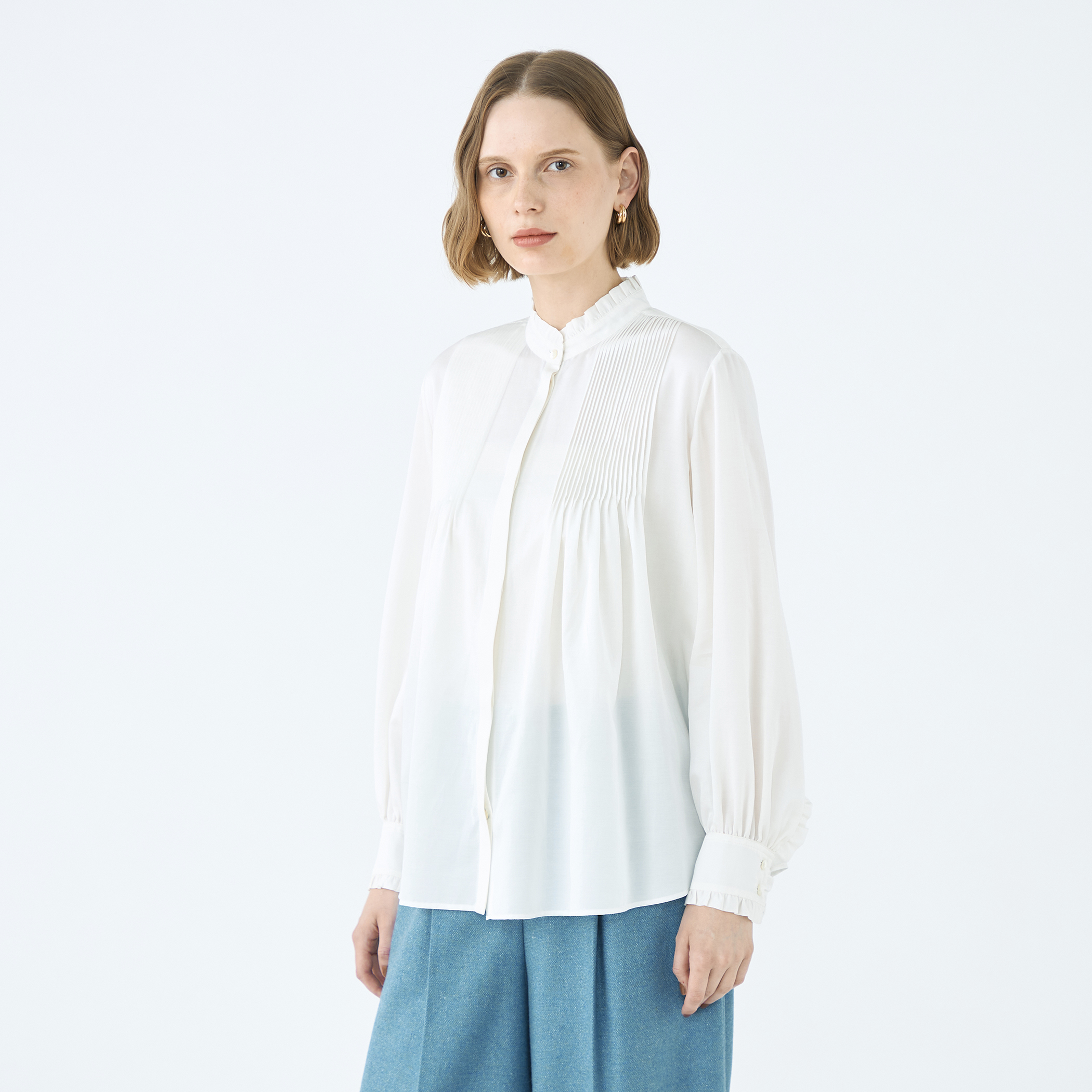 コットンシルクサテン ピンタックフリルブラウス｜トゥモローランド