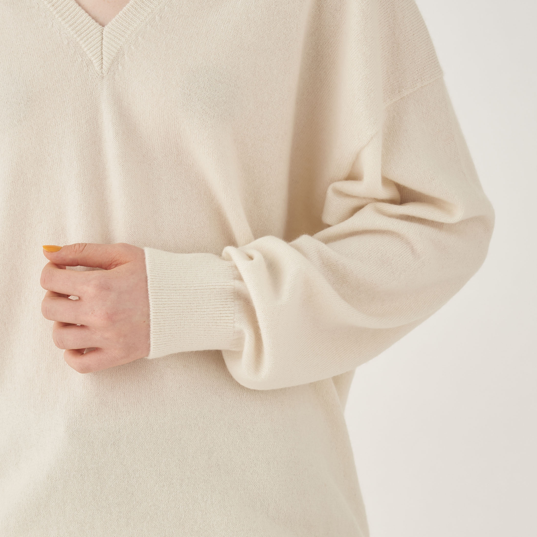 【カシミヤフェア】ニット レディース 大きな Vネック  カシミヤ100% 内モンゴル産 トップス  プルオーバー  ニットセーター 長袖   ゆるシルエット[３色展開] 100%モンゴル産 カシミヤセーター ｜aucentic(オーセンティック)