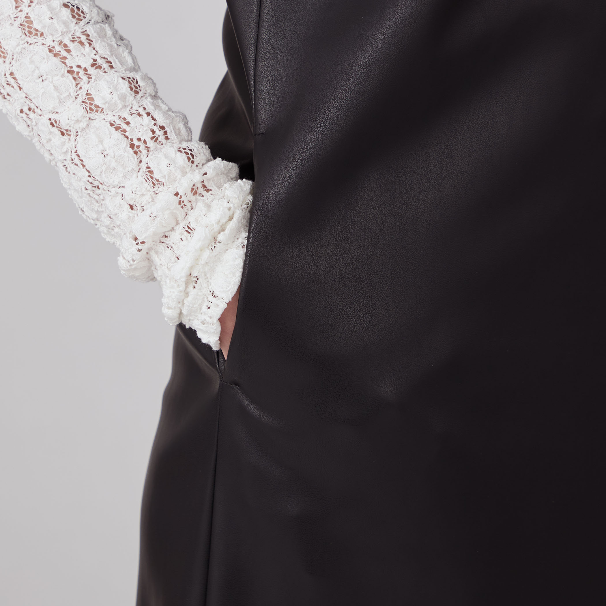 レザーライク キャソールワンピース｜トゥモローランド 公式通販