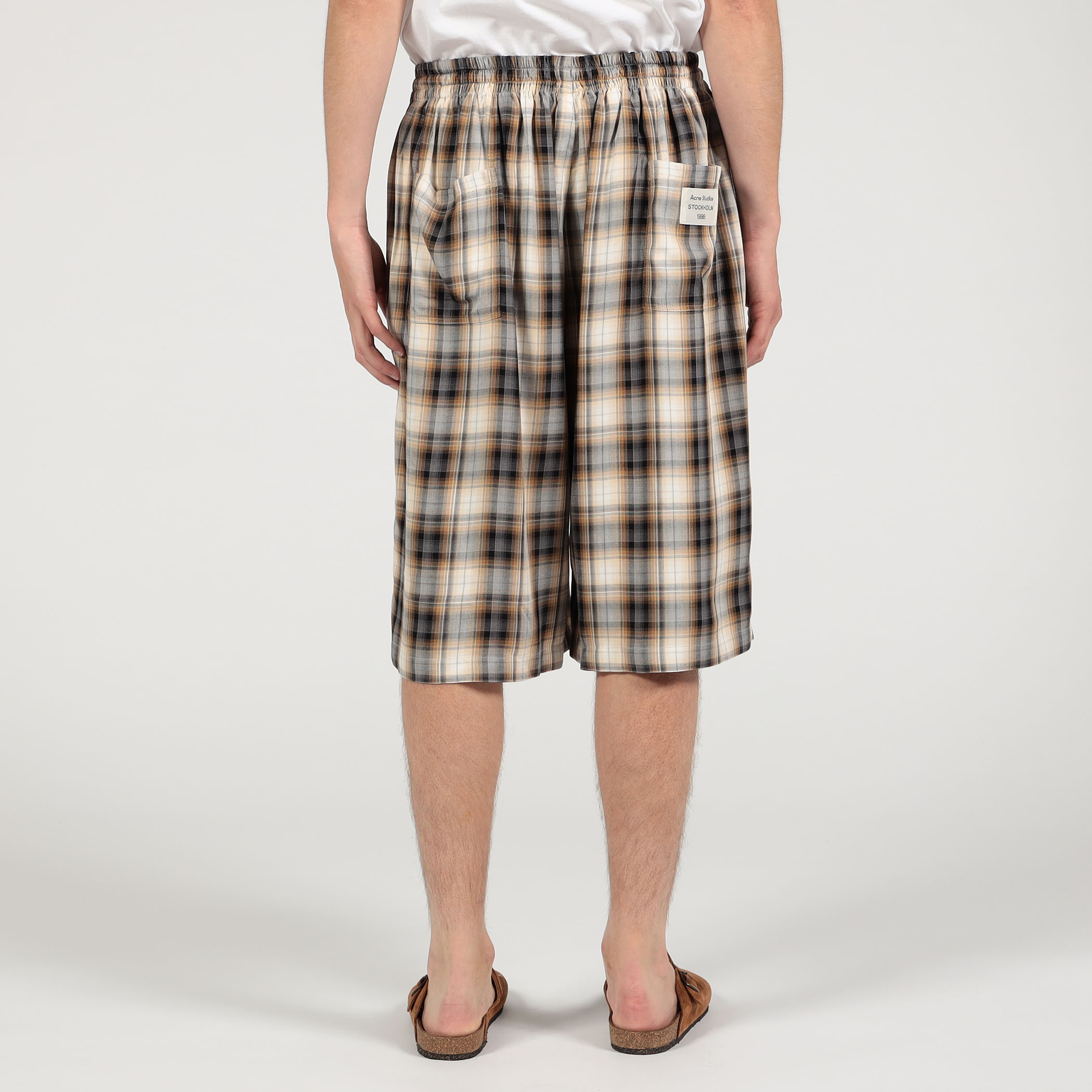Acne Studios チェックショートパンツ 大人気 数量限定 Acne Studios - チェックショートパンツ - ベージュ/ブラック