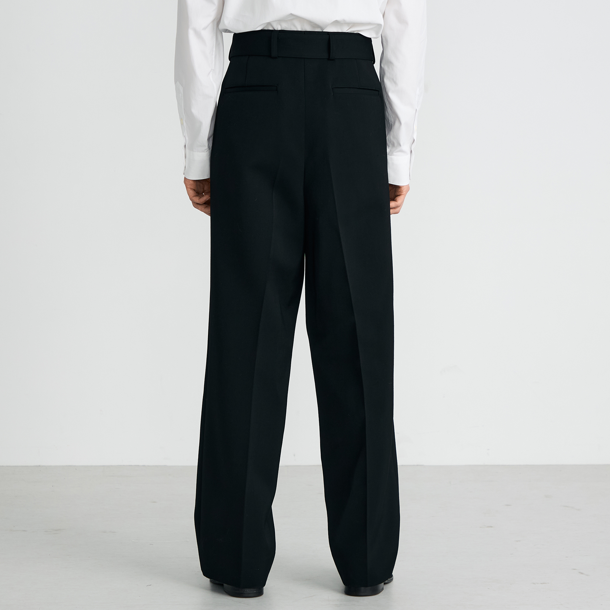 ウールビンテージサテン ベルトパンツ｜トゥモローランド 公式通販