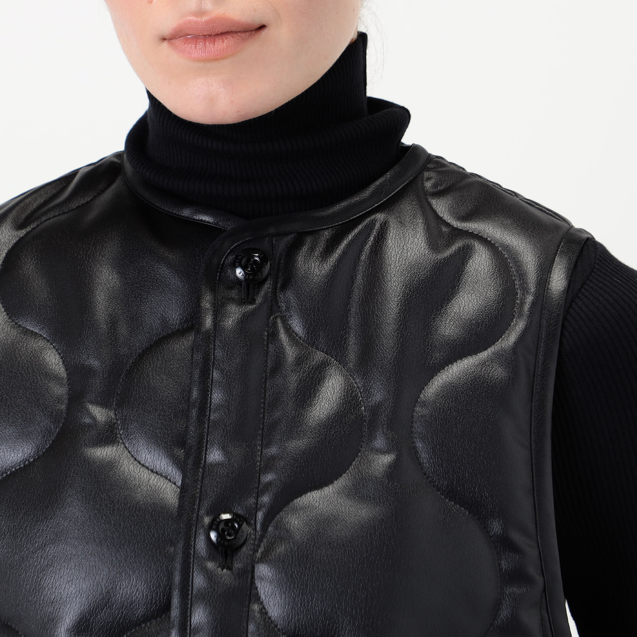 HYKE FAUX LEATHER QUILTED CROPPED VEST フェイクレザー キルトベスト
