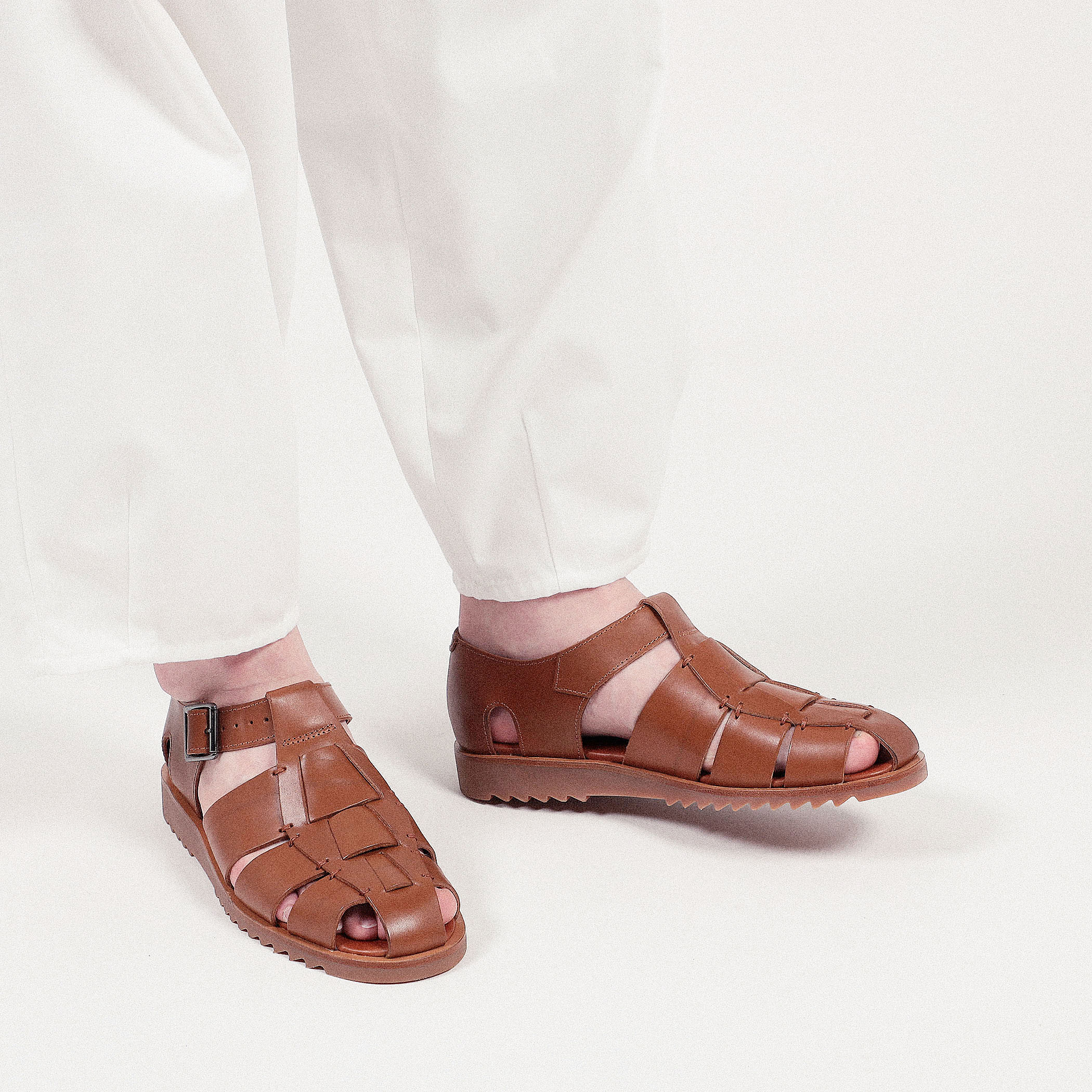 【美品】Paraboot x TOMORROWLANDグルカサンダル ブラック7 パラブーツ×トゥモローランドの限定メンズグルカサンダル、洗練