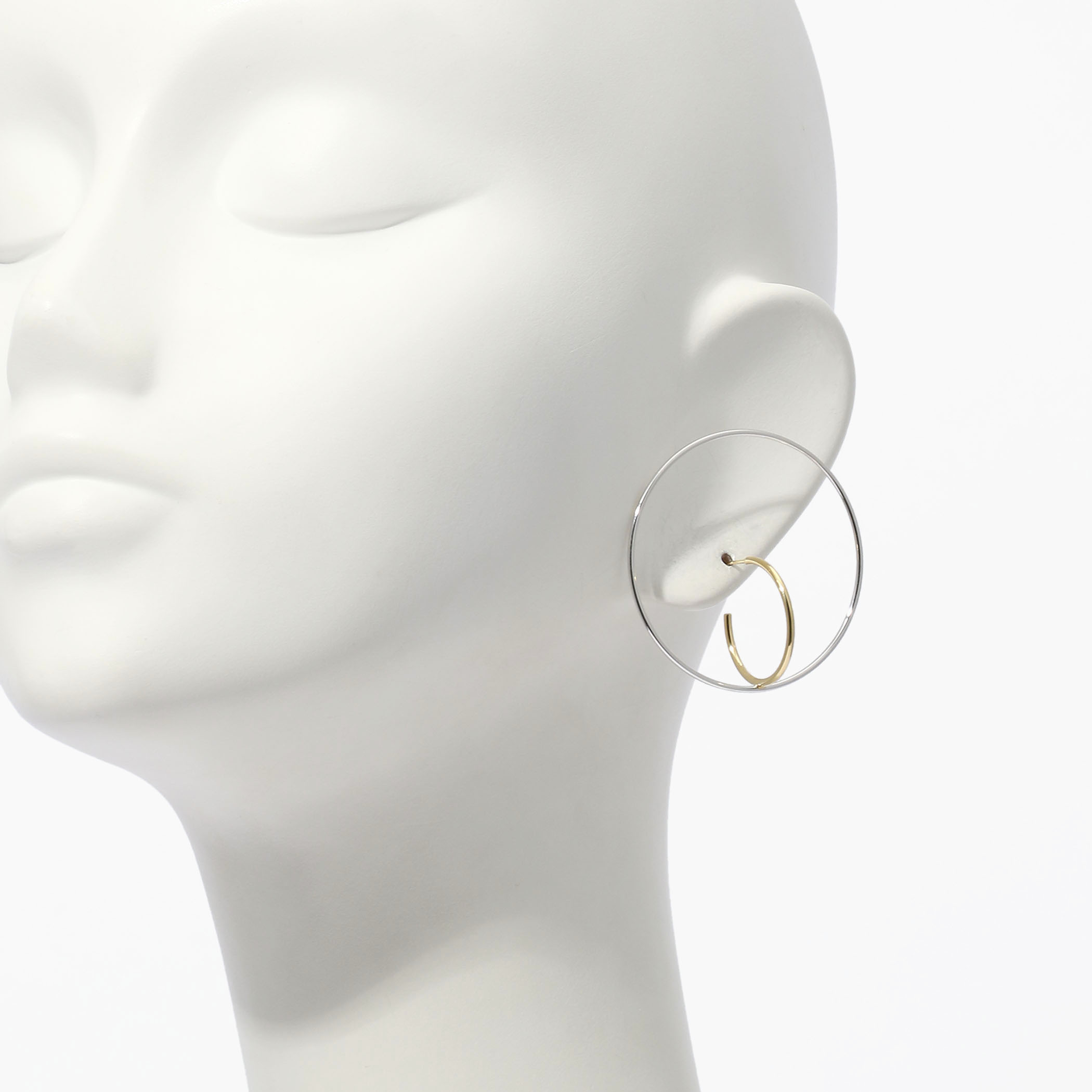 charlotte chesnais saturn Sフープピアス