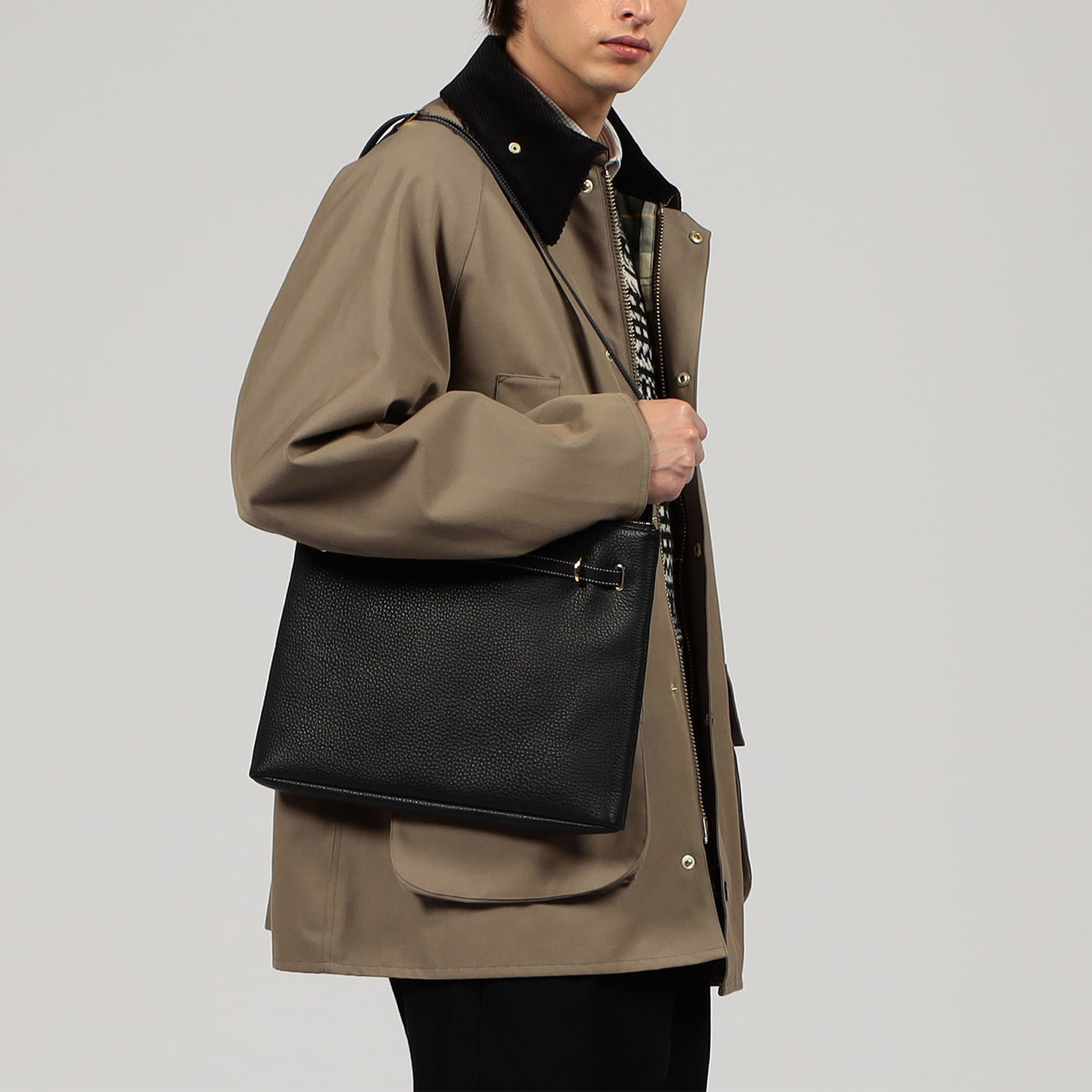 極美品 アタオ シャトル シュリンクレザー バックパック ブラック 極美品 アタオ シャトル シュリンクレザー バックパック
