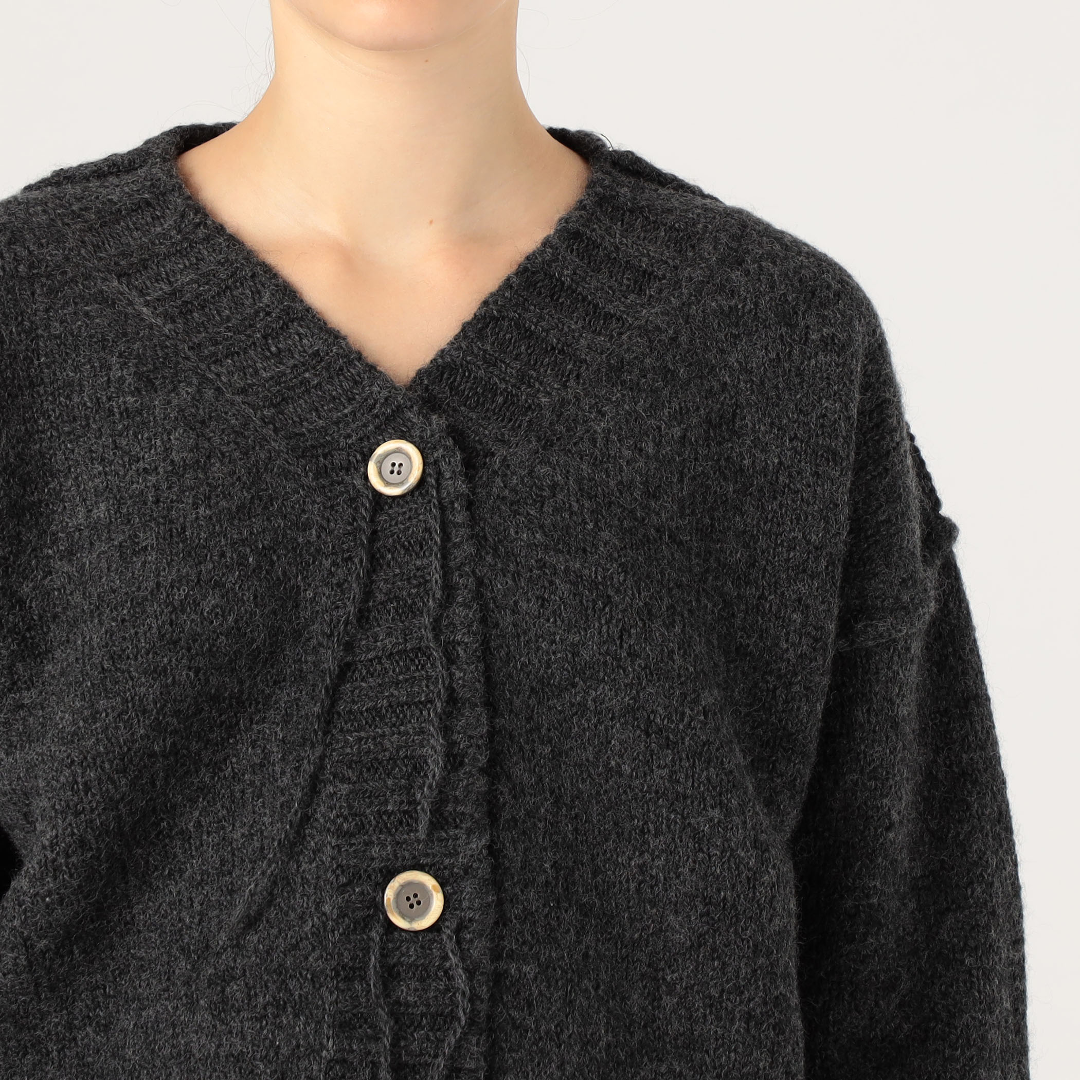 □Acne Studios Vネックニットカーディガン｜トゥモローランド