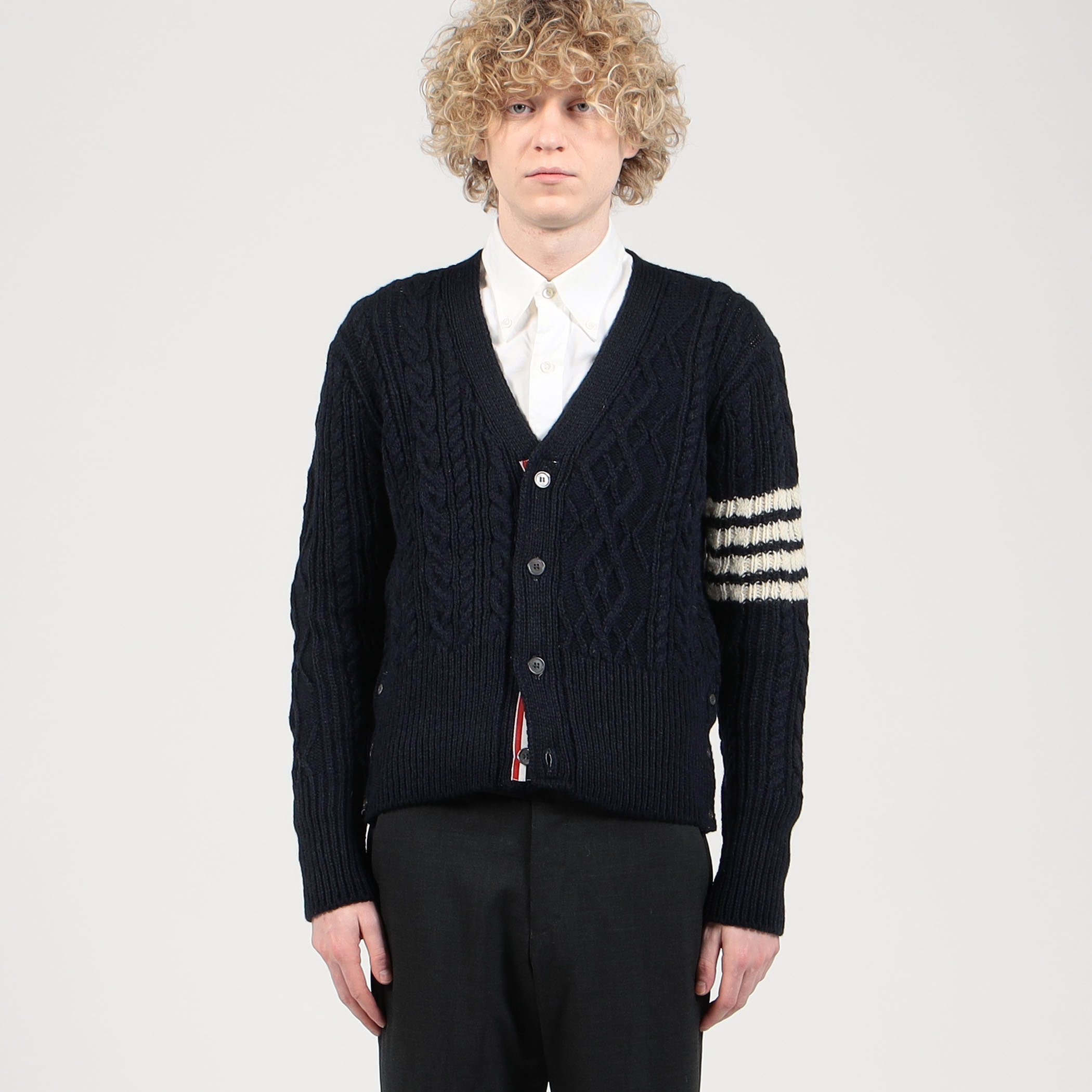 ○THOM BROWNE ARAN CABLE STITCH CARDIGAN｜トゥモローランド 公式通販